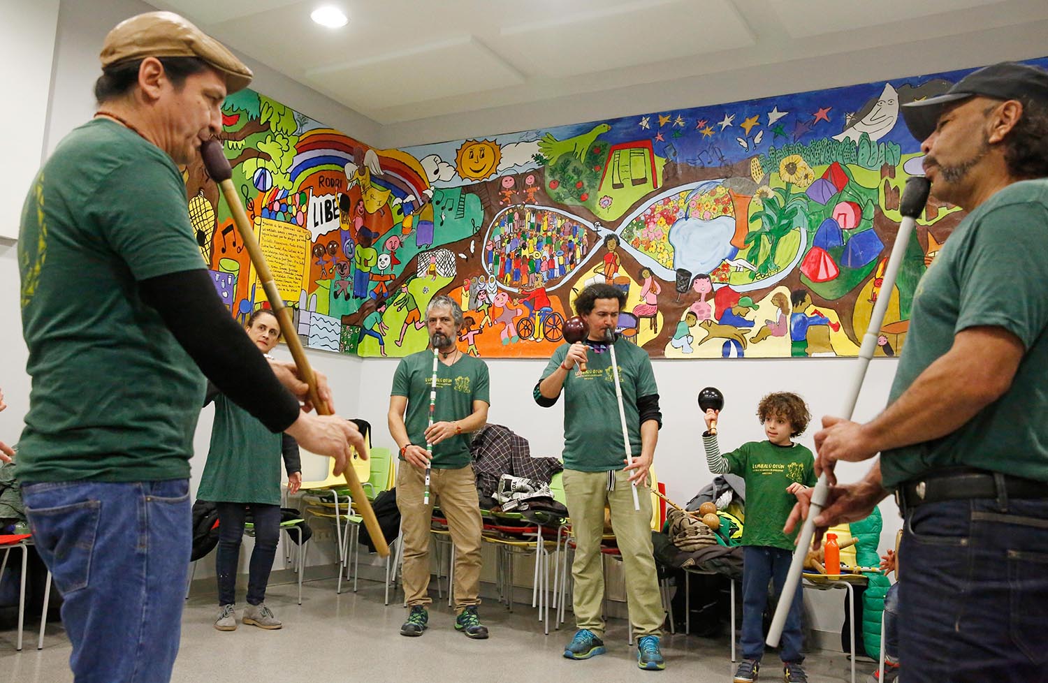 BARCELONA 16/01/2019 Taller setmanal de gaites colombianes al casal Pou de la Figuera. FOTO : ALVARO MONGE