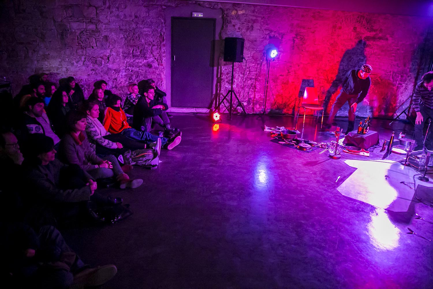 Barcelona ( Barcelones) 03.02.2017. ICult. "Otros Escenarios". Concierto de Marc Egea-Finis Africae, en el convento de Sant Agusti. 170203 EX 0 196 en la foto: Concierto de Marc Egea Finis- Africae, en la sala noble del Convent de sant Agusti, como otro escenario. FOTO: PUIG, JOAN