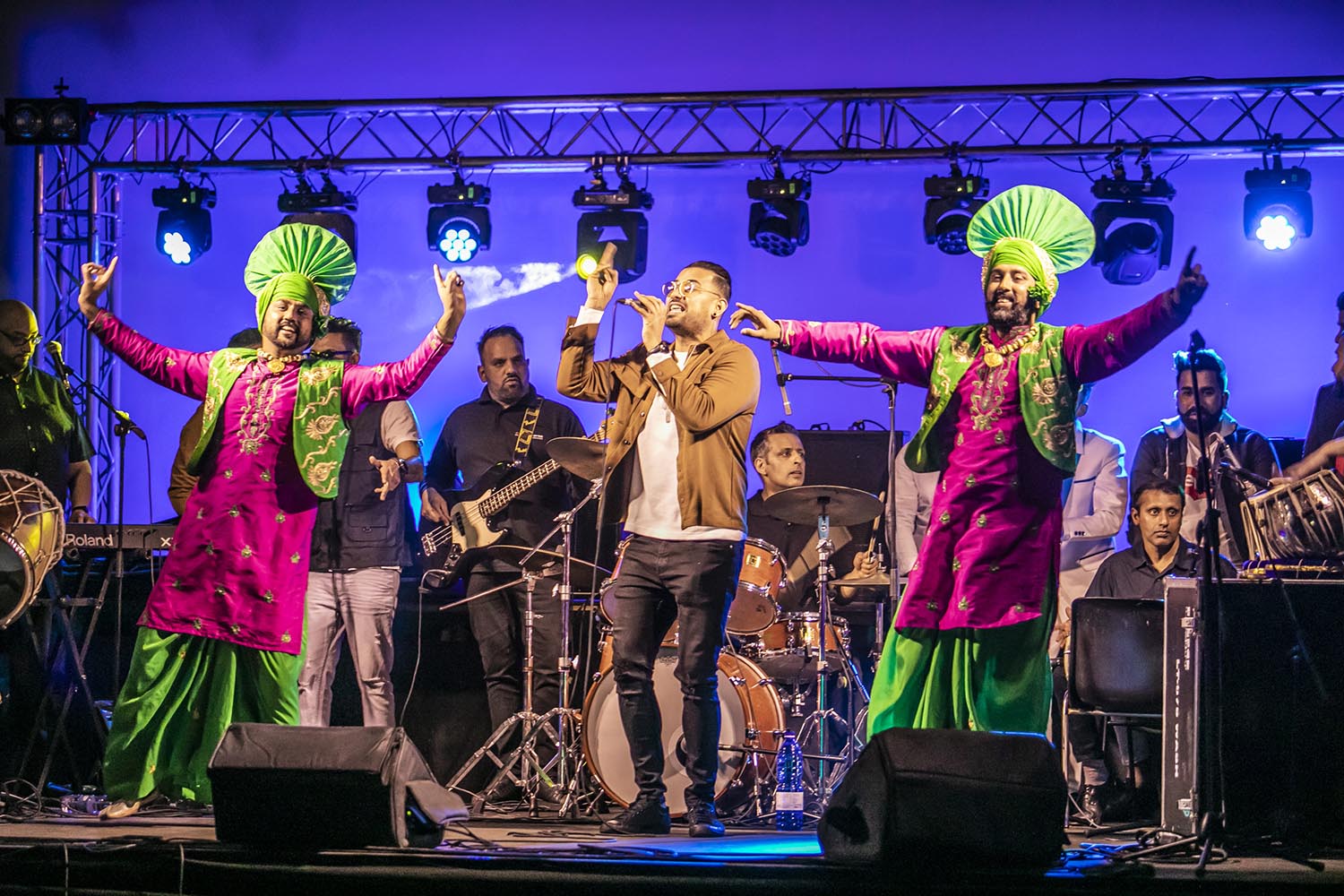 ICULT
OTROS ESCENARIOS POSIBLES
8-3-2020

ACTUACION DEL CANTANTE INDIO DE POP PUNJABI GARRY SANDHU EN EL CINE ARIBAU DE BARCELONA


FOTO MARTI FRADERA