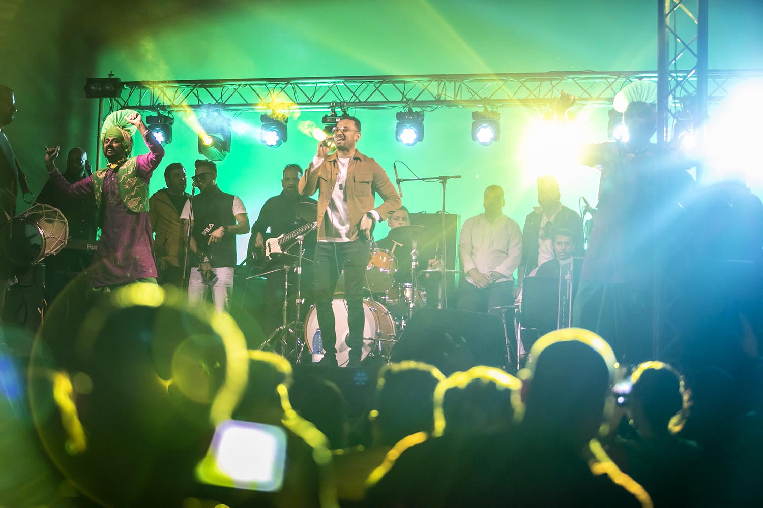 ICULT
OTROS ESCENARIOS POSIBLES
8-3-2020

ACTUACION DEL CANTANTE INDIO DE POP PUNJABI GARRY SANDHU EN EL CINE ARIBAU DE BARCELONA


FOTO MARTI FRADERA