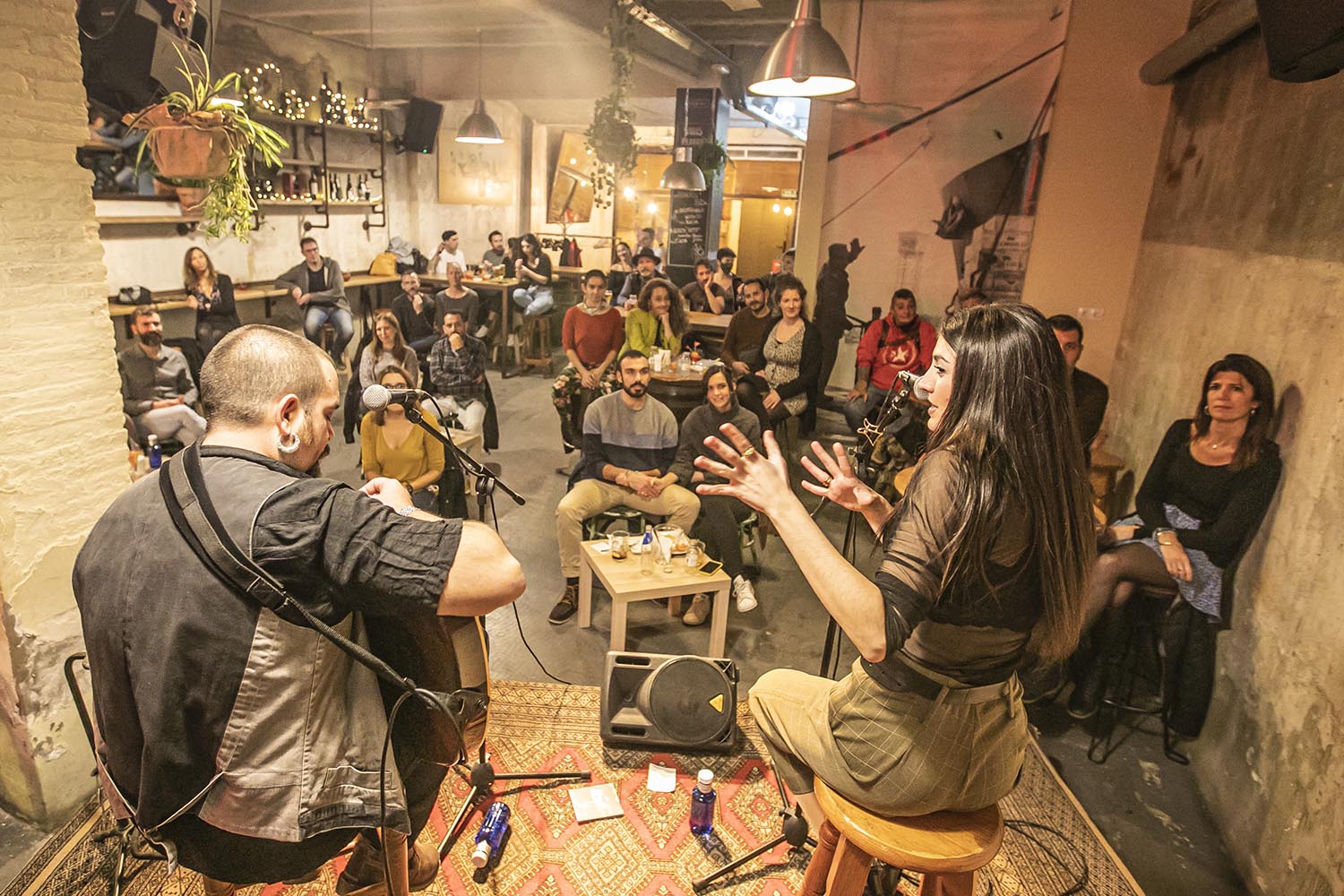 OTROS ESCENARIOS POSIBLESICULT29-11-2020DUO DE LA CARMELABAR SAGRADES TANNINESBARCELONADANI FELICES GUITARRAVOZ QUERALT LAHOZFOTO MARTI FRADERA