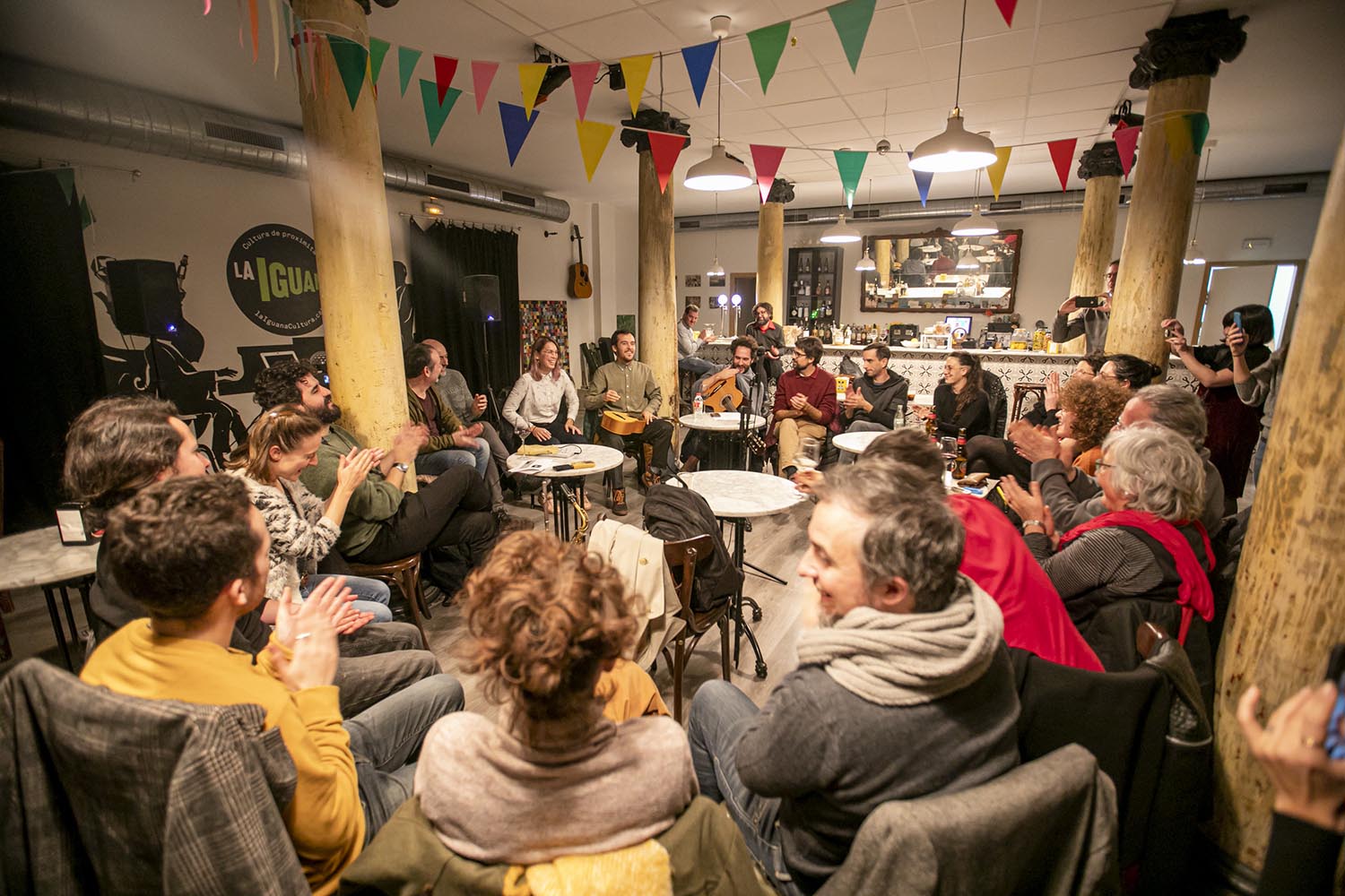 OTROS ESCENARIOS POSIBLES
ICULT 24 ENERO 2020
TERTULIA MUSICADA DEL GRUPO SEWARD EN EL BAR LA IGUANA DE SANTS - BARCELONA
FOTO MARTI FRADERA