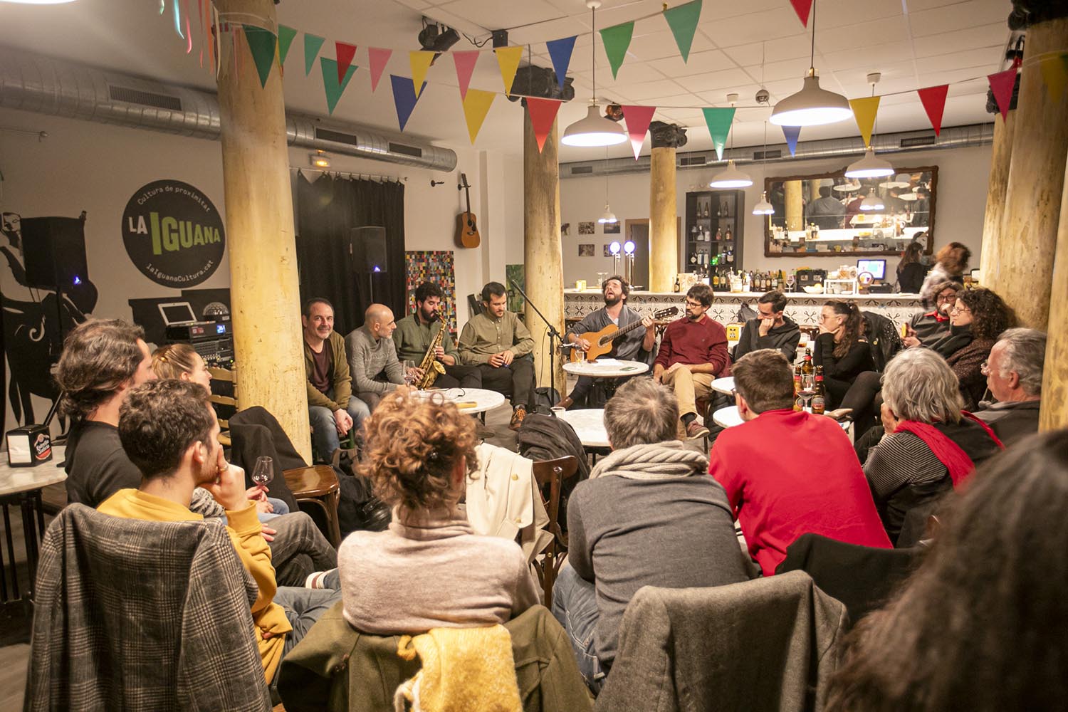 OTROS ESCENARIOS POSIBLES
ICULT 24 ENERO 2020
TERTULIA MUSICADA DEL GRUPO SEWARD EN EL BAR LA IGUANA DE SANTS - BARCELONA
FOTO MARTI FRADERA