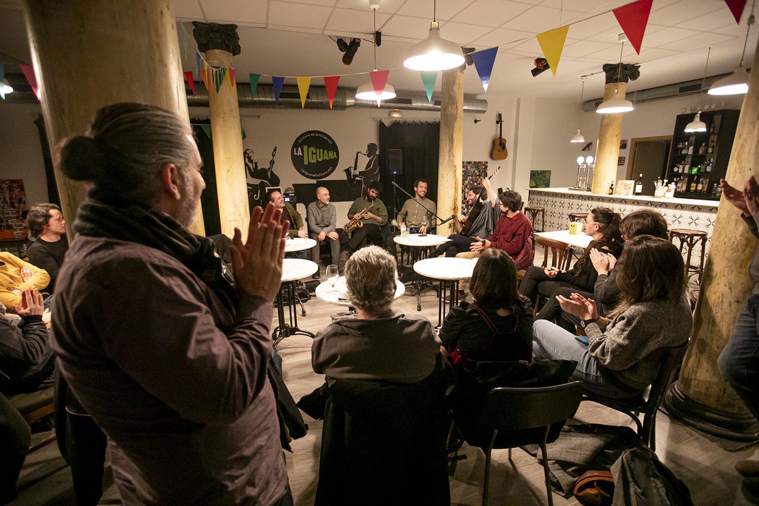 OTROS ESCENARIOS POSIBLES
ICULT 24 ENERO 2020
TERTULIA MUSICADA DEL GRUPO SEWARD EN EL BAR LA IGUANA DE SANTS - BARCELONA
FOTO MARTI FRADERA