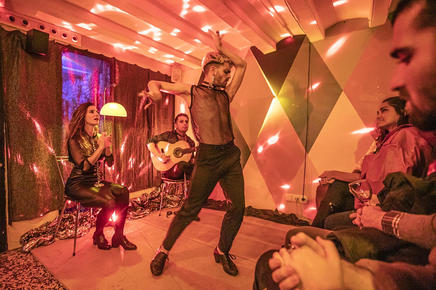 ICULTOTROS ESCENARIOS POSIBLES10 ENERO 2020FLAMENCO QUEER EN LA FEDERICA DEL POBLE SECRUBEN HERAS - BAILEJERO FEREC - GUITARRAFOTO MARTI FRADERA