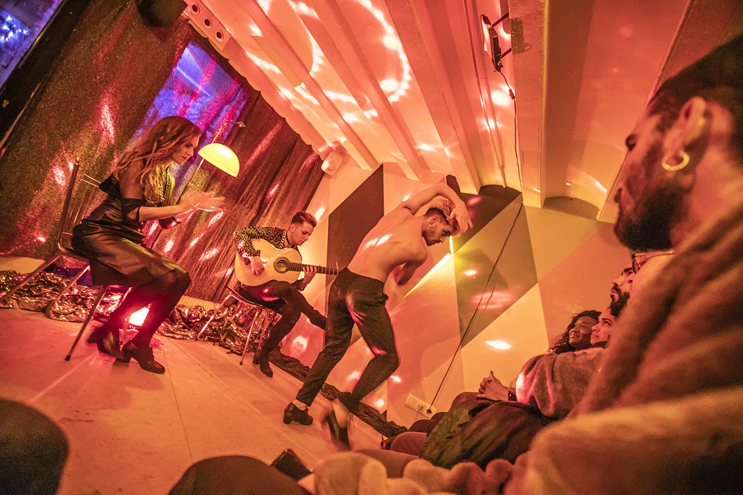 ICULTOTROS ESCENARIOS POSIBLES10 ENERO 2020FLAMENCO QUEER EN LA FEDERICA DEL POBLE SECRUBEN HERAS - BAILEJERO FEREC - GUITARRAFOTO MARTI FRADERA