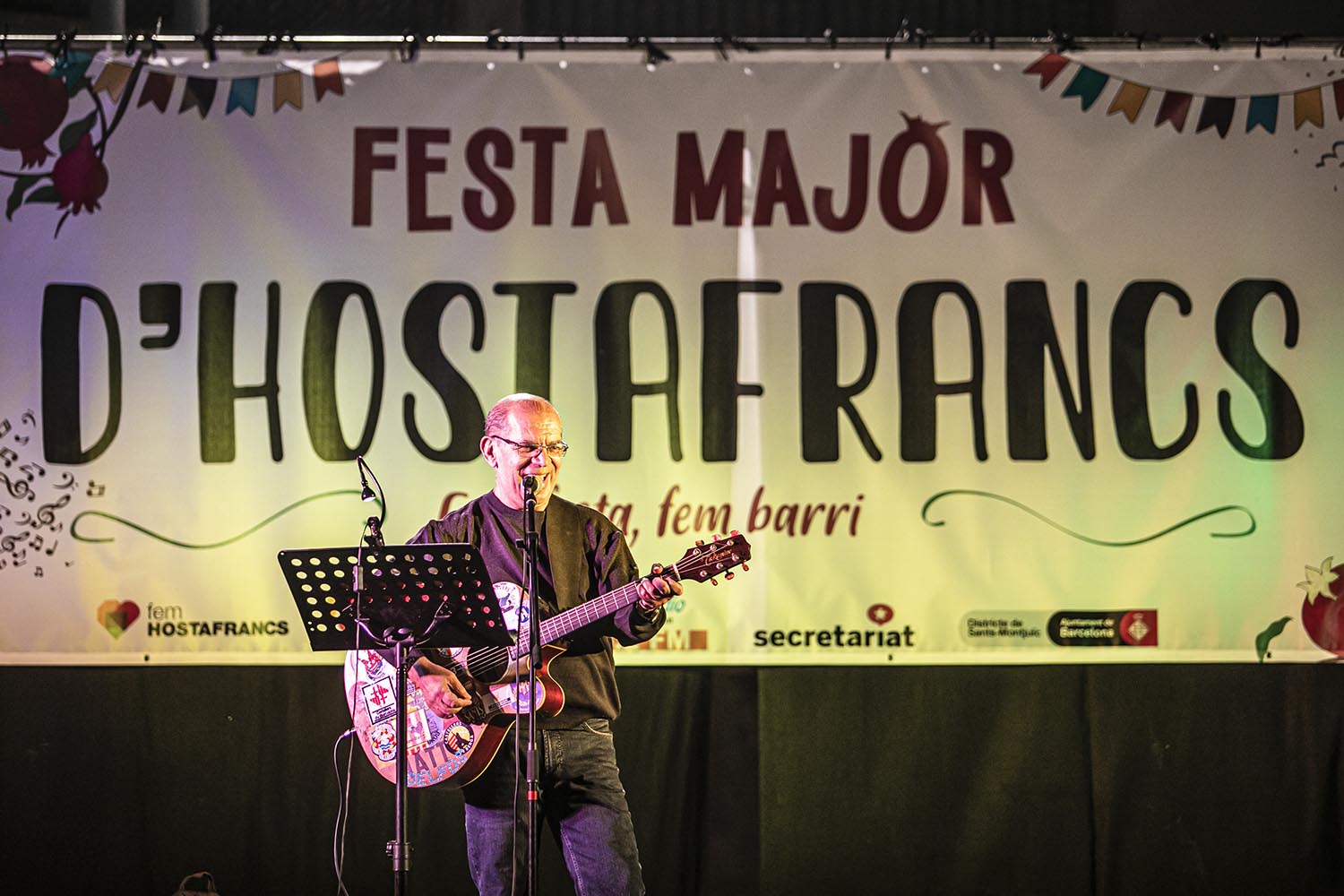 ICULT
02-10-2020

ACTUACION MIQUEL DEL ROIG EN EL PATI DEL CASINET DE HOSTAFRANCS DENTRO DE LA FIESTA MAYOR DEL BARRIO

FOTO MARTI FRADERA