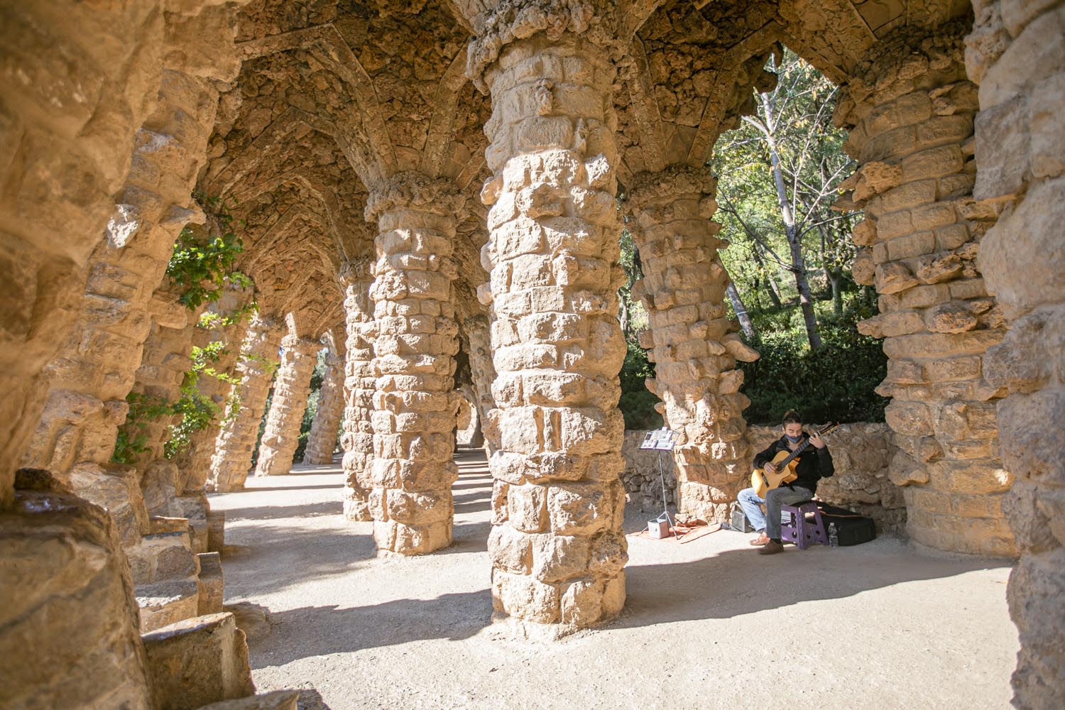 ICULT
OTROS ESCENARIOS POSIBLES
31-10-2020
OMAR MORALES
ACTUACION GUITARRA CLASICA EN EL PARK GUELL DE BARCELONA
FOTO MARTI FRADERA