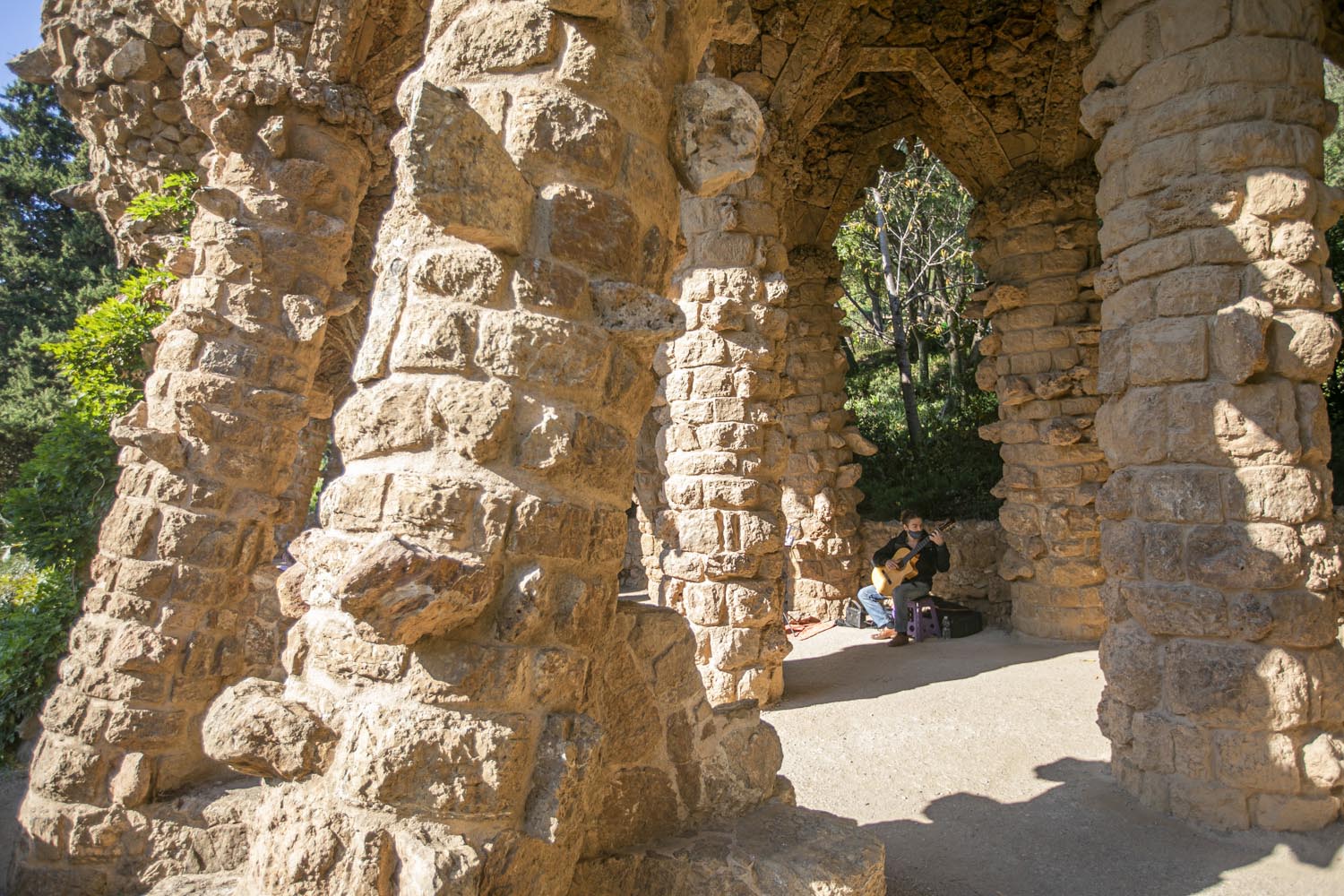 ICULT
OTROS ESCENARIOS POSIBLES
31-10-2020
OMAR MORALES
ACTUACION GUITARRA CLASICA EN EL PARK GUELL DE BARCELONA
FOTO MARTI FRADERA
