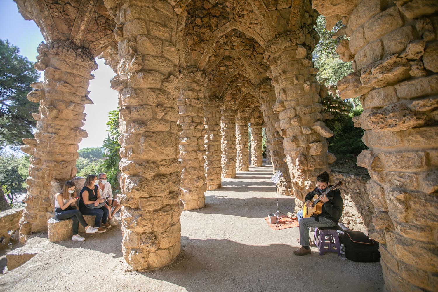 ICULT
OTROS ESCENARIOS POSIBLES
31-10-2020
OMAR MORALES
ACTUACION GUITARRA CLASICA EN EL PARK GUELL DE BARCELONA
FOTO MARTI FRADERA