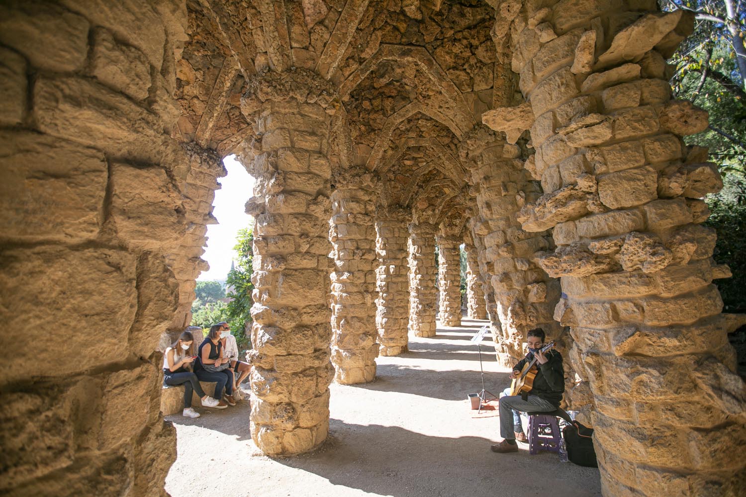 ICULT
OTROS ESCENARIOS POSIBLES
31-10-2020
OMAR MORALES
ACTUACION GUITARRA CLASICA EN EL PARK GUELL DE BARCELONA
FOTO MARTI FRADERA