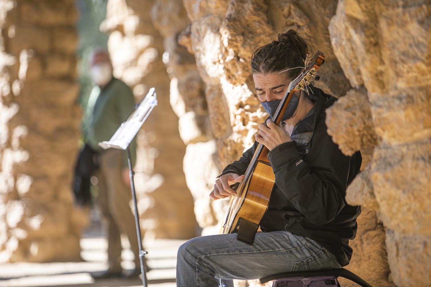 ICULT
OTROS ESCENARIOS POSIBLES
31-10-2020
OMAR MORALES
ACTUACION GUITARRA CLASICA EN EL PARK GUELL DE BARCELONA
FOTO MARTI FRADERA