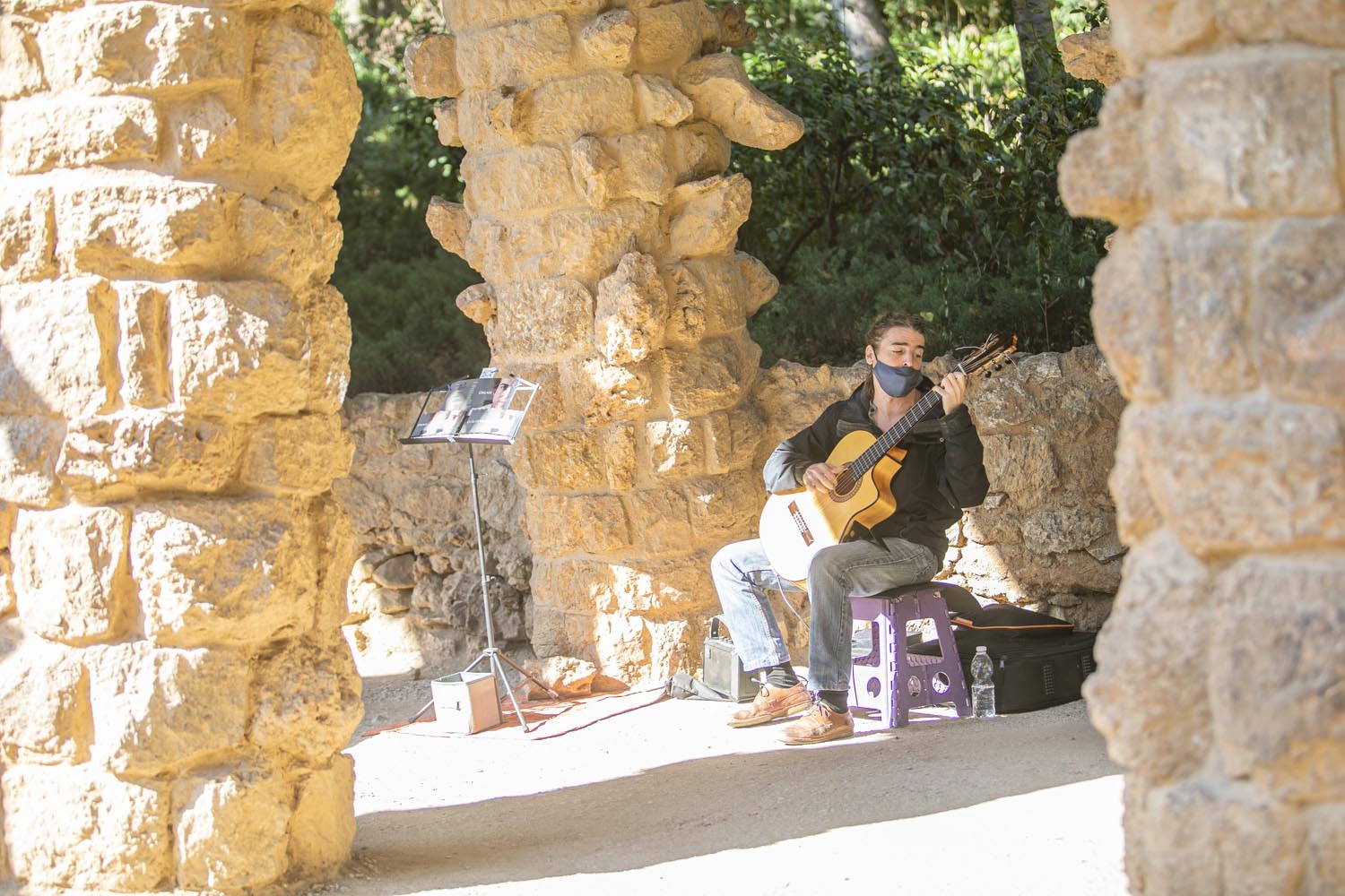 ICULT
OTROS ESCENARIOS POSIBLES
31-10-2020
OMAR MORALES
ACTUACION GUITARRA CLASICA EN EL PARK GUELL DE BARCELONA
FOTO MARTI FRADERA