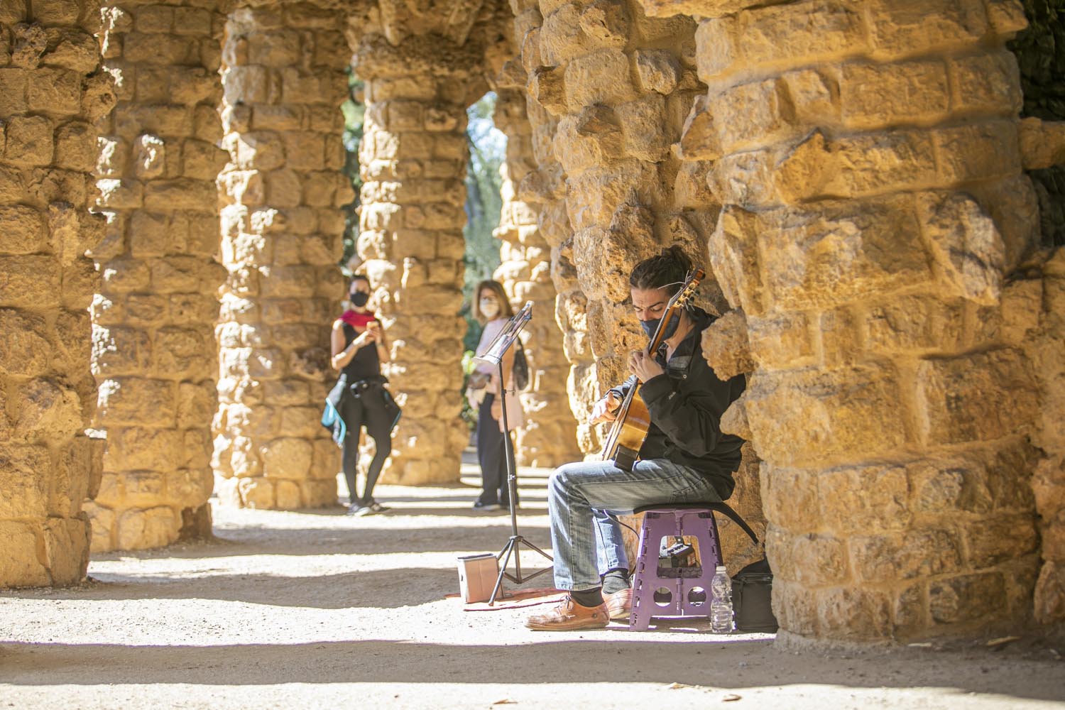 ICULT
OTROS ESCENARIOS POSIBLES
31-10-2020
OMAR MORALES
ACTUACION GUITARRA CLASICA EN EL PARK GUELL DE BARCELONA
FOTO MARTI FRADERA