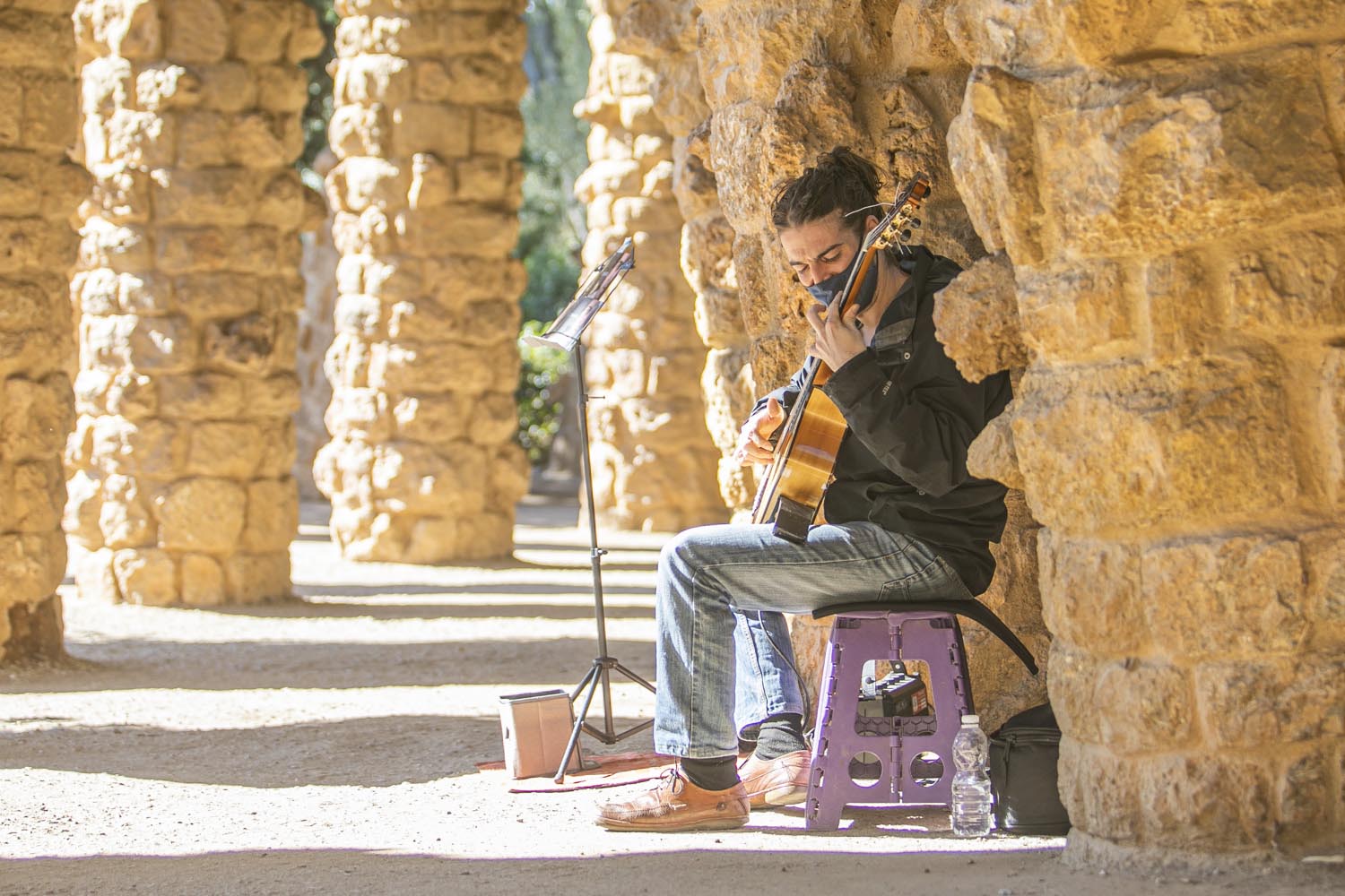 ICULT
OTROS ESCENARIOS POSIBLES
31-10-2020
OMAR MORALES
ACTUACION GUITARRA CLASICA EN EL PARK GUELL DE BARCELONA
FOTO MARTI FRADERA