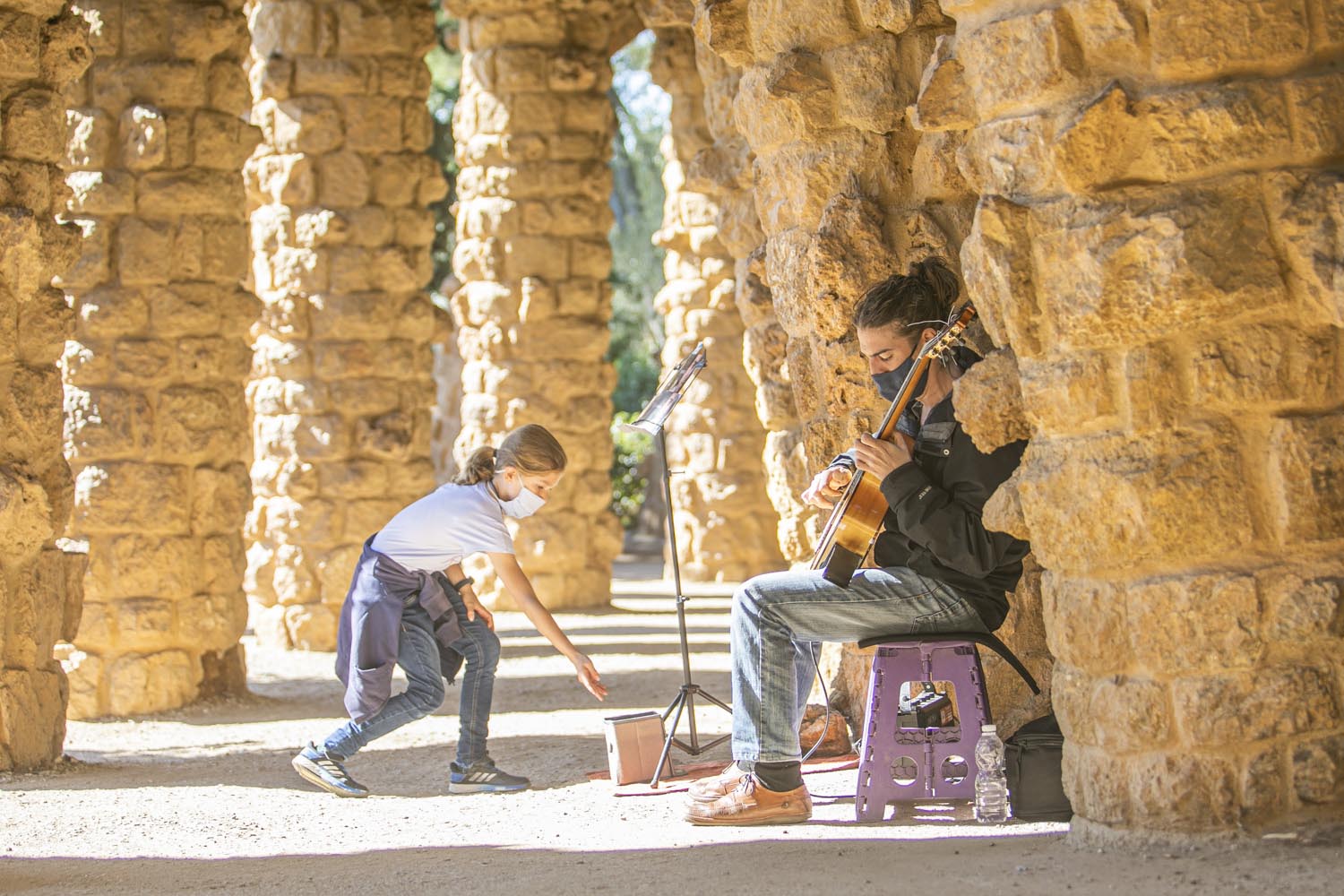ICULT
OTROS ESCENARIOS POSIBLES
31-10-2020
OMAR MORALES
ACTUACION GUITARRA CLASICA EN EL PARK GUELL DE BARCELONA
FOTO MARTI FRADERA