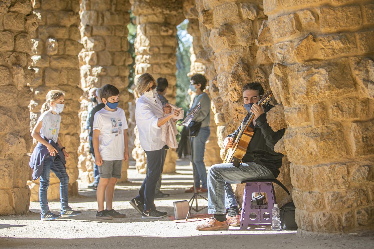ICULT
OTROS ESCENARIOS POSIBLES
31-10-2020
OMAR MORALES
ACTUACION GUITARRA CLASICA EN EL PARK GUELL DE BARCELONA
FOTO MARTI FRADERA