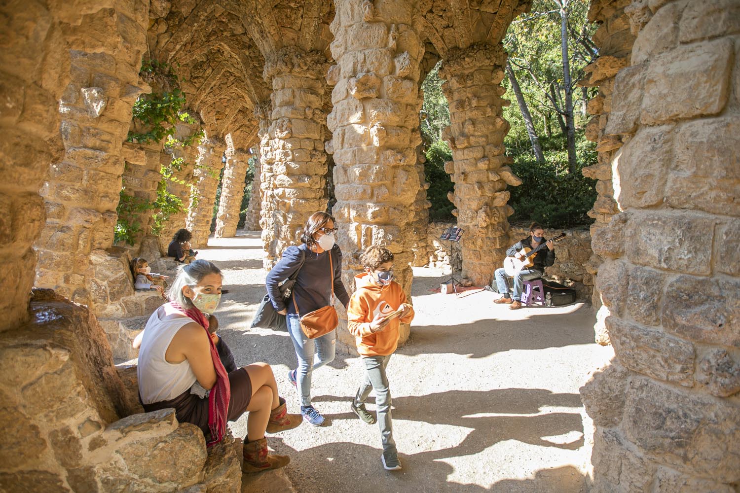 ICULT
OTROS ESCENARIOS POSIBLES
31-10-2020
OMAR MORALES
ACTUACION GUITARRA CLASICA EN EL PARK GUELL DE BARCELONA
FOTO MARTI FRADERA