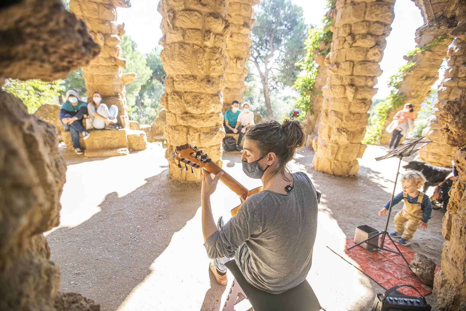 ICULT
OTROS ESCENARIOS POSIBLES
31-10-2020
OMAR MORALES
ACTUACION GUITARRA CLASICA EN EL PARK GUELL DE BARCELONA
FOTO MARTI FRADERA