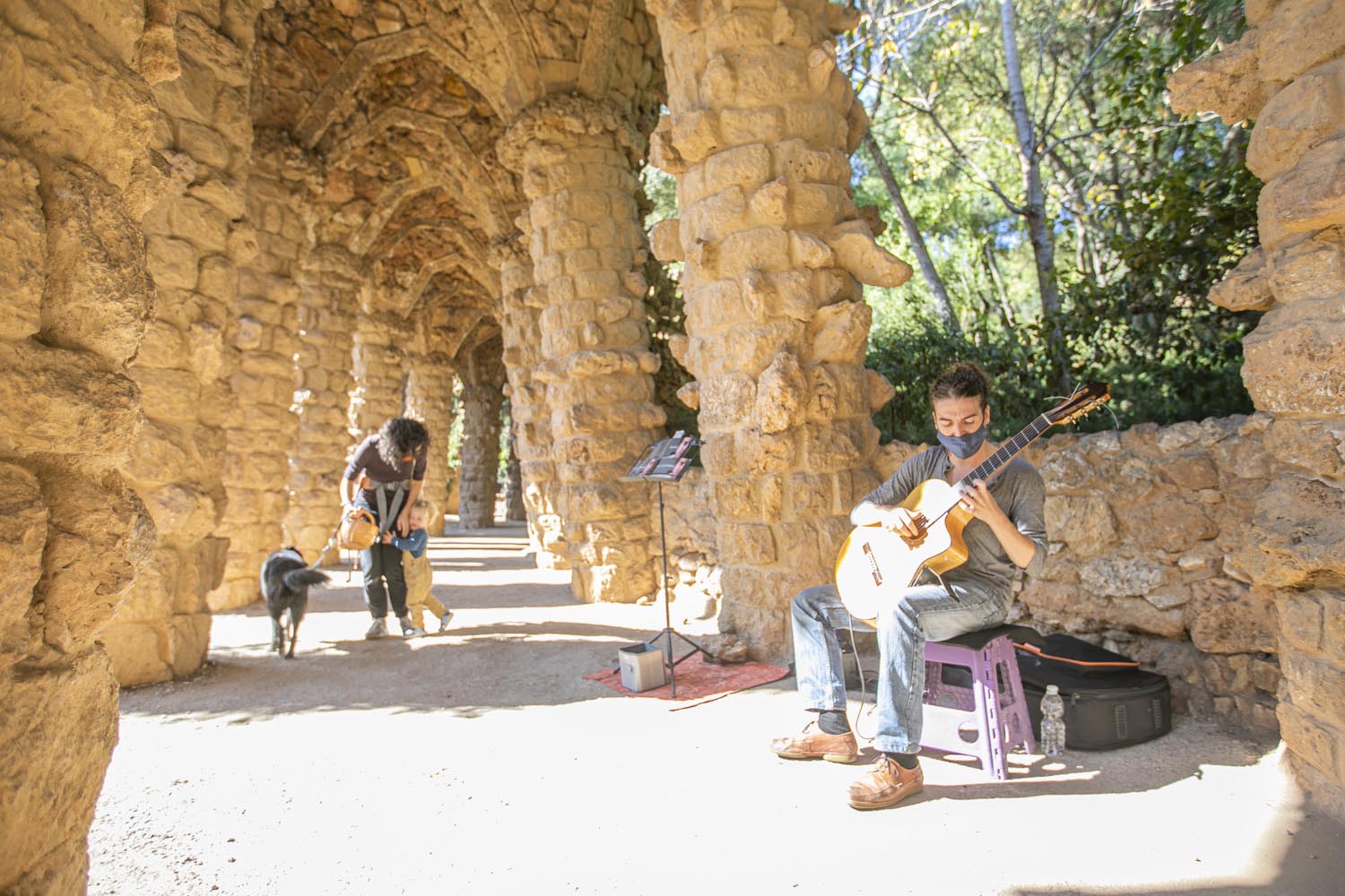 ICULT
OTROS ESCENARIOS POSIBLES
31-10-2020
OMAR MORALES
ACTUACION GUITARRA CLASICA EN EL PARK GUELL DE BARCELONA
FOTO MARTI FRADERA