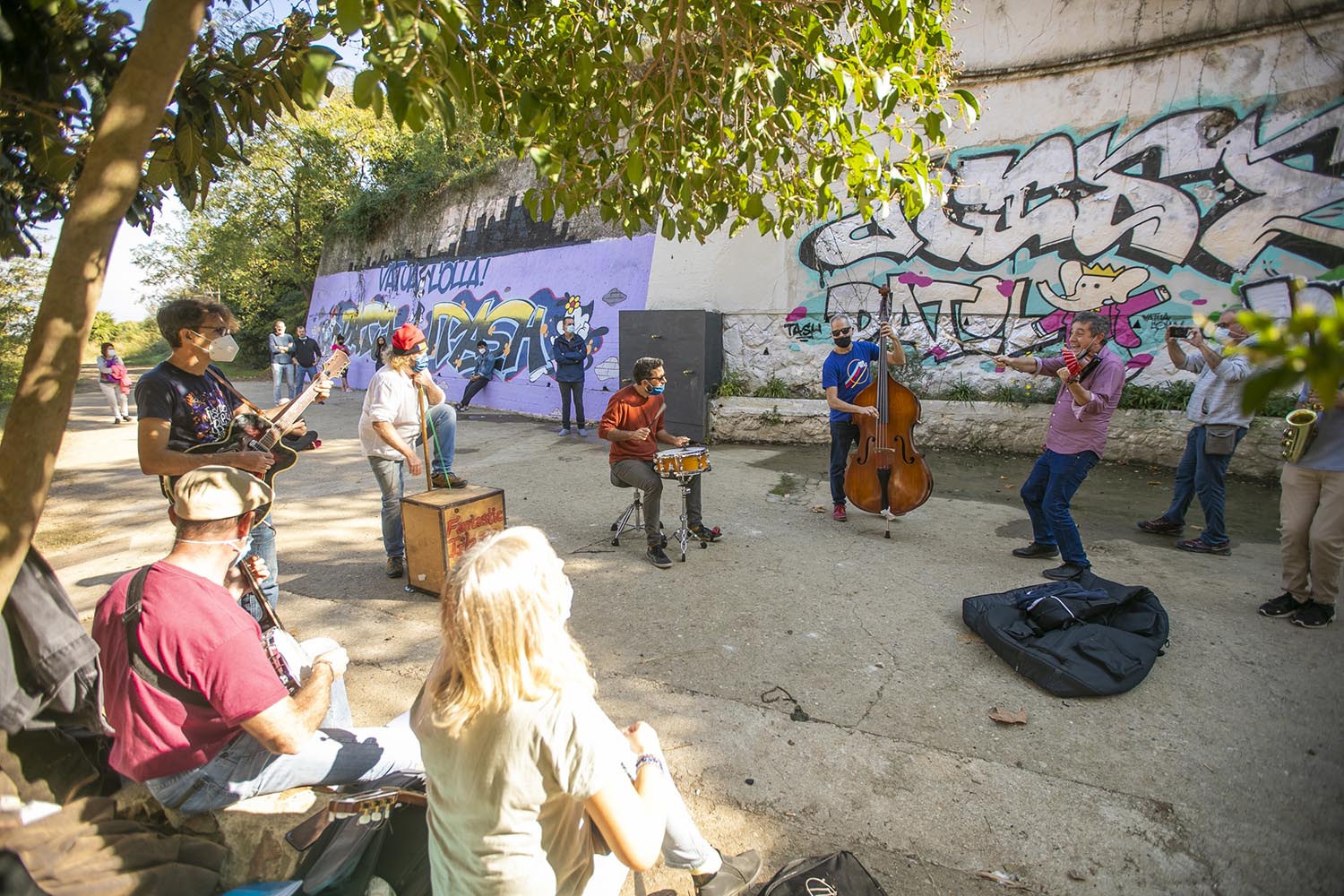 OTROS ESCENARIOSICULT01-11-2020GRUPO DE MUSICOS TOCAN EN FONT DEN FARGUESFOTO MARTI FRADERA