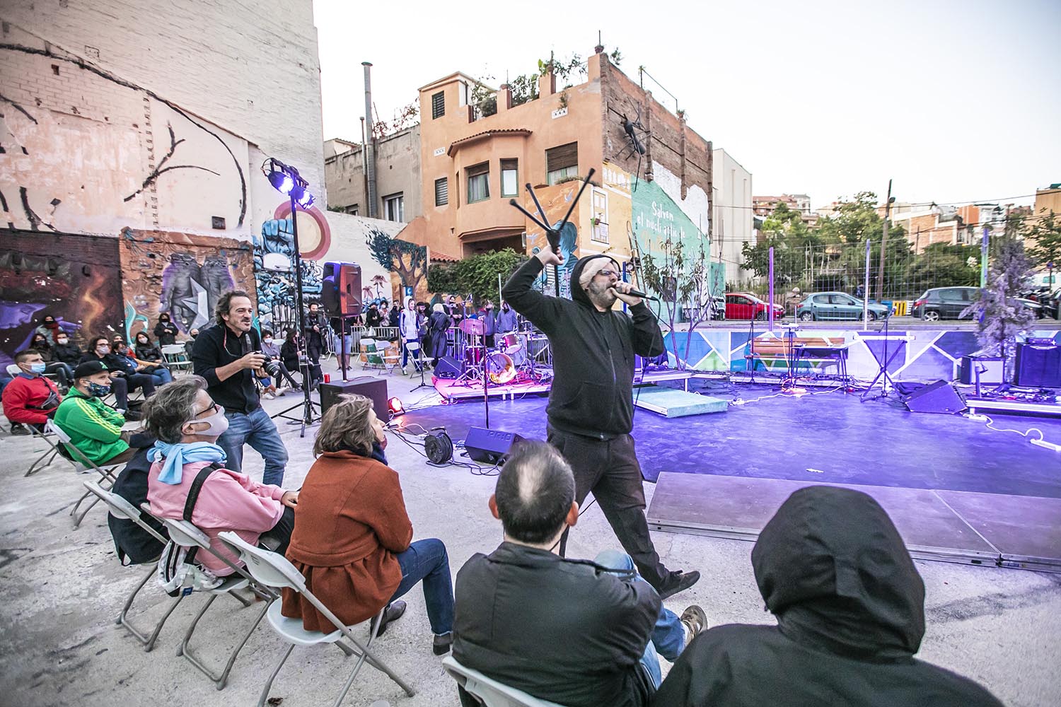 OTROS ESCENARIOS ICULT03-10-2020THE EXPLORING FEST : HAPPENING DE POESIA , MUSICA Y DANZA EN UN SOLAR DE VALLCARCACARRER FARIGOLA 14 BARCELONAFOTO MARTI FRADERA