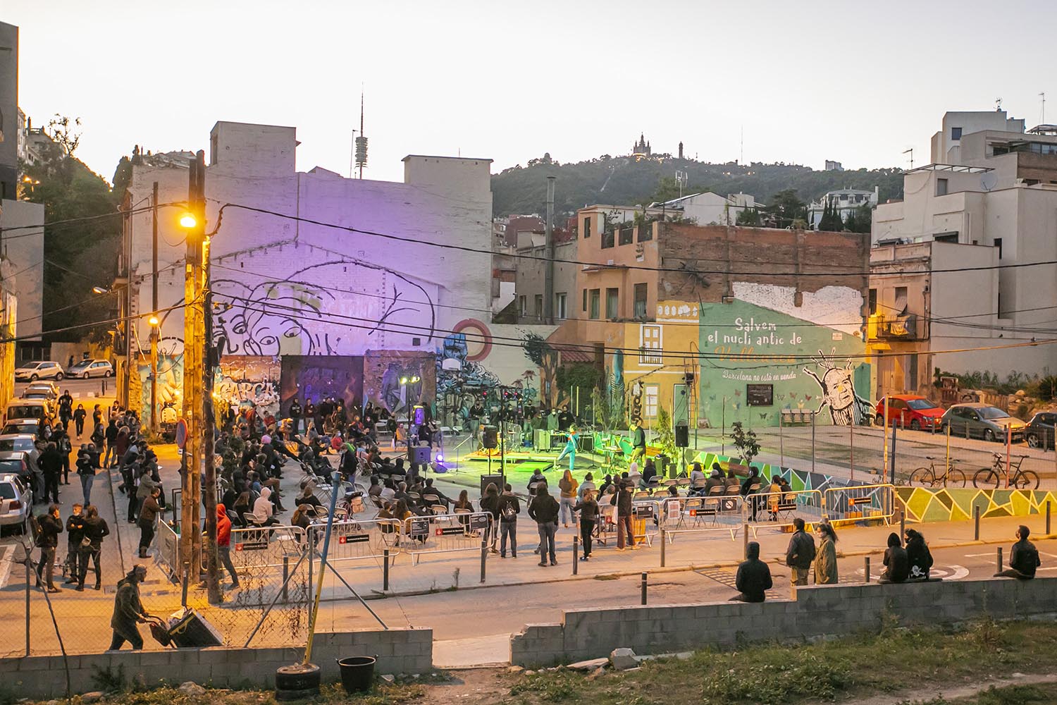OTROS ESCENARIOS ICULT03-10-2020THE EXPLORING FEST : HAPPENING DE POESIA , MUSICA Y DANZA EN UN SOLAR DE VALLCARCACARRER FARIGOLA 14 BARCELONAFOTO MARTI FRADERA