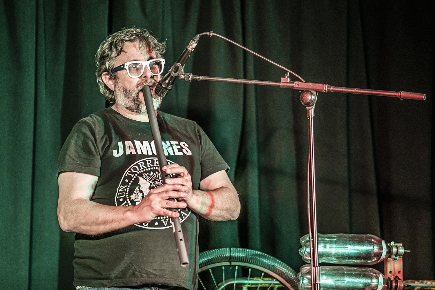 ICULTOTROS ESCENARIOS POSIBLES19-12-2020ACTUACION ORQUESTA REUSONICA TRIO EN EL CENTRE CIVIC TEIXONERA EN BARCELONACICLO BARCELONA DISTRICTE CULTURALRocco Papía: Guitarra de 7 cuerdas, "Cuerdas ReuSónicas", vozXavi Lozano: "Vientos ReuSónicos" y tradicionales, vozAntonio Sánchez Barranco: "Percusiones ReuSónicas" y tradicionales, vozFOTO MARTI FRADERA