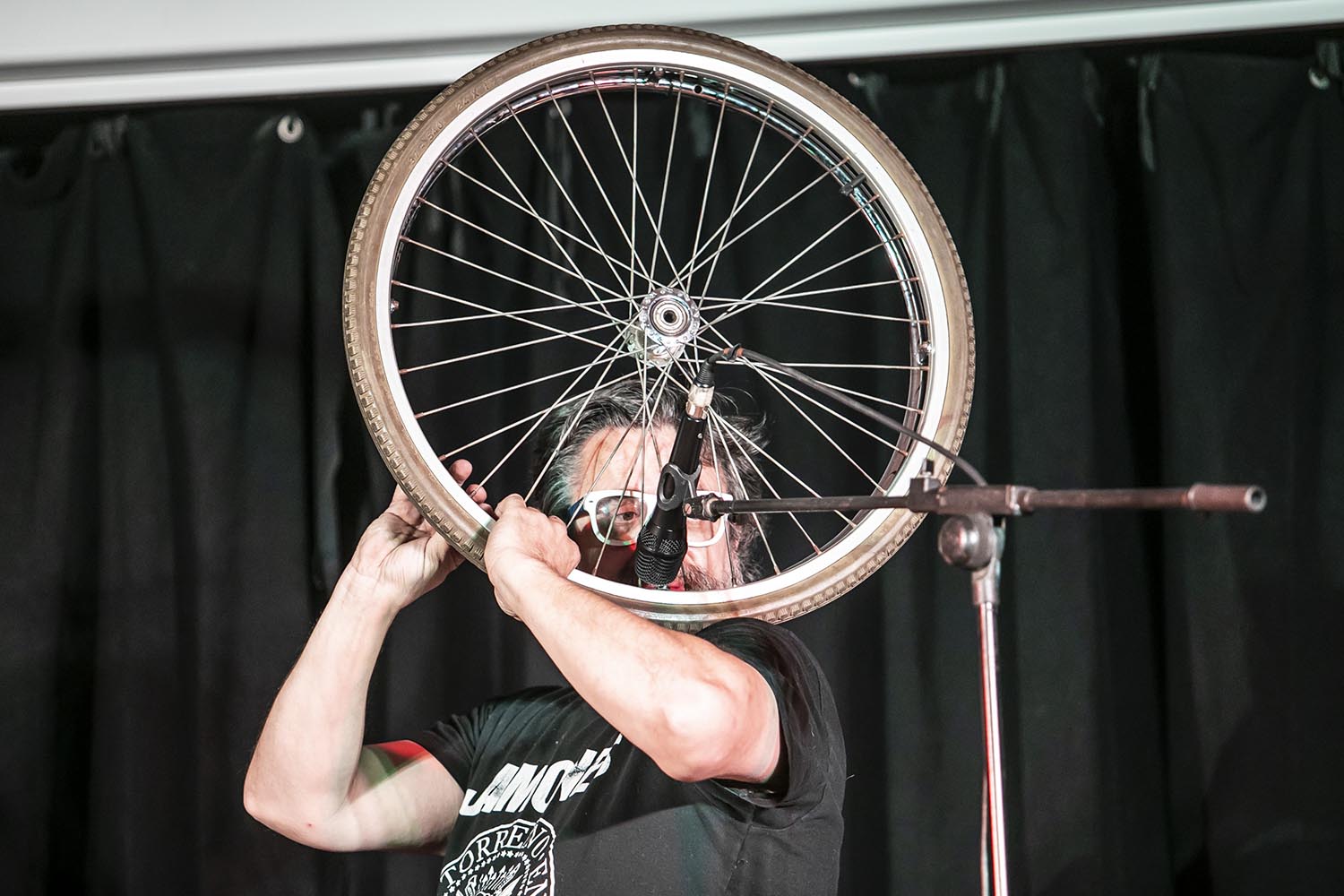 ICULTOTROS ESCENARIOS POSIBLES19-12-2020ACTUACION ORQUESTA REUSONICA TRIO EN EL CENTRE CIVIC TEIXONERA EN BARCELONACICLO BARCELONA DISTRICTE CULTURALRocco Papía: Guitarra de 7 cuerdas, "Cuerdas ReuSónicas", vozXavi Lozano: "Vientos ReuSónicos" y tradicionales, vozAntonio Sánchez Barranco: "Percusiones ReuSónicas" y tradicionales, vozFOTO MARTI FRADERA