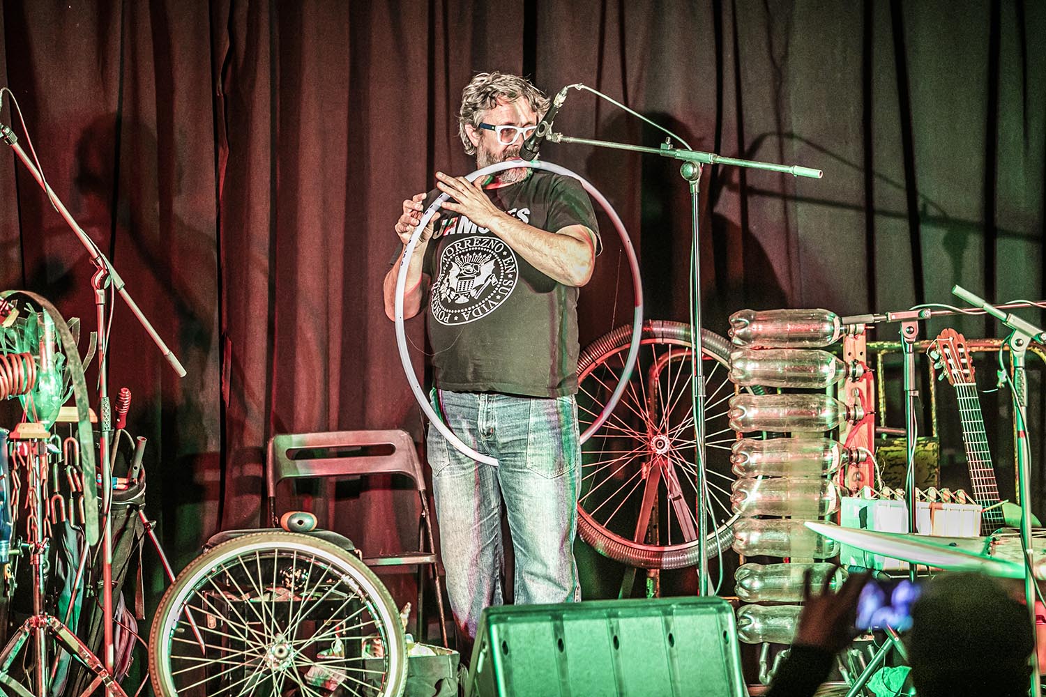 ICULTOTROS ESCENARIOS POSIBLES19-12-2020ACTUACION ORQUESTA REUSONICA TRIO EN EL CENTRE CIVIC TEIXONERA EN BARCELONACICLO BARCELONA DISTRICTE CULTURALRocco Papía: Guitarra de 7 cuerdas, "Cuerdas ReuSónicas", vozXavi Lozano: "Vientos ReuSónicos" y tradicionales, vozAntonio Sánchez Barranco: "Percusiones ReuSónicas" y tradicionales, vozFOTO MARTI FRADERA