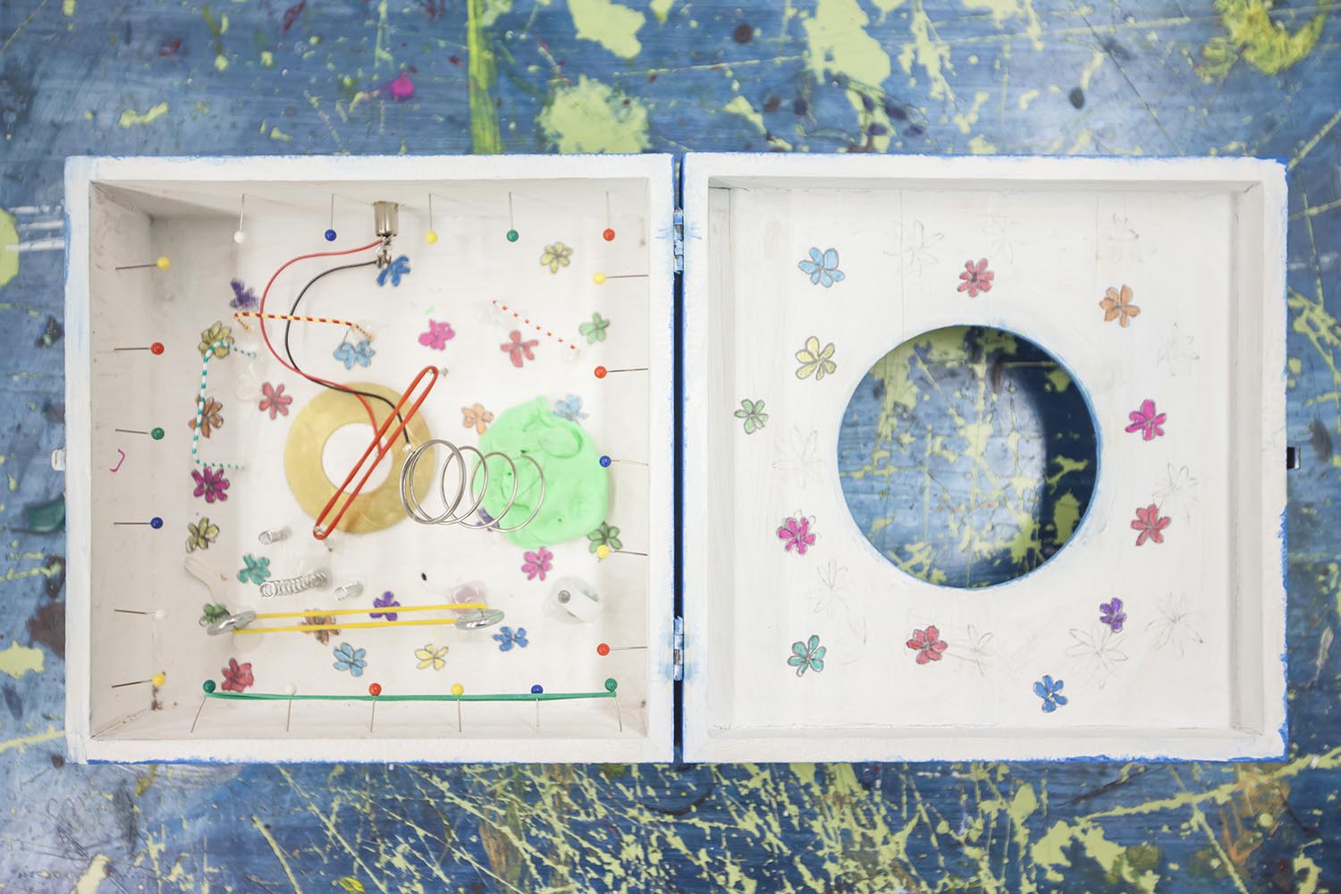 ICULT OTROS ESCENARIOS POSIBLES13-03-2019CLASES DE MUSICA DONDE LOS ALUMNOS APRENDEN A CREAR SINTETIZADORES ELECTRONICOS MUSICALES QUE GENERAN FRECUENCIAS SONORASINSTITUTO VALL D'HEBRON BARCELONAFOTO MARTI FRADERA