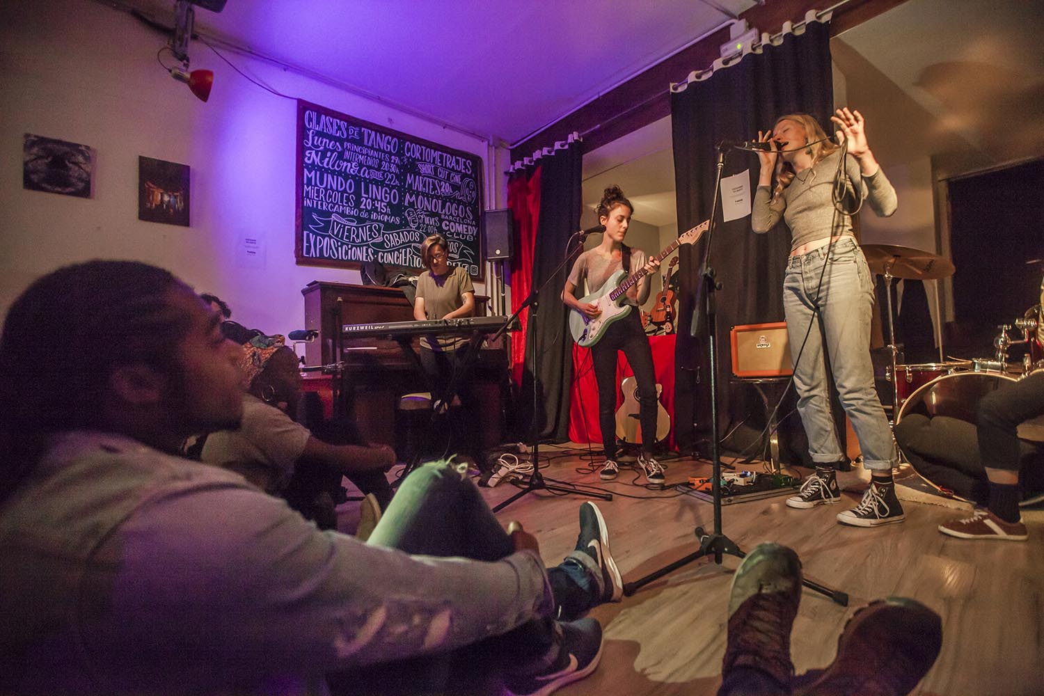 ICULTINUSUAL PROJECT EN CALLE PALOMA 5 EN EL RAVAL BARCELONAJAM SESSION EXCLUSIVA PARA MUJERESFOTO MARTI FRADERA