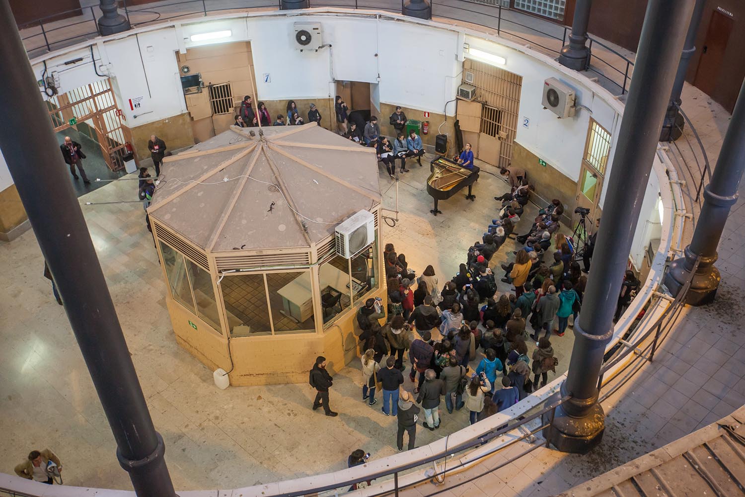POLITICAOTROS ESCENARIOS POSIBLESVEUS EMMORDASSADES - VOCES AMORDAZADASPRISION MODEL MODELO DE BARCELONALA LIBERTAD DE EXPRESION EN LA PRISIONNO CALLAREMCONCIERTO  DE PIANO SOLOCLARA PEYACOLABORACION VALTONYCFOTO MARTI FRADERA