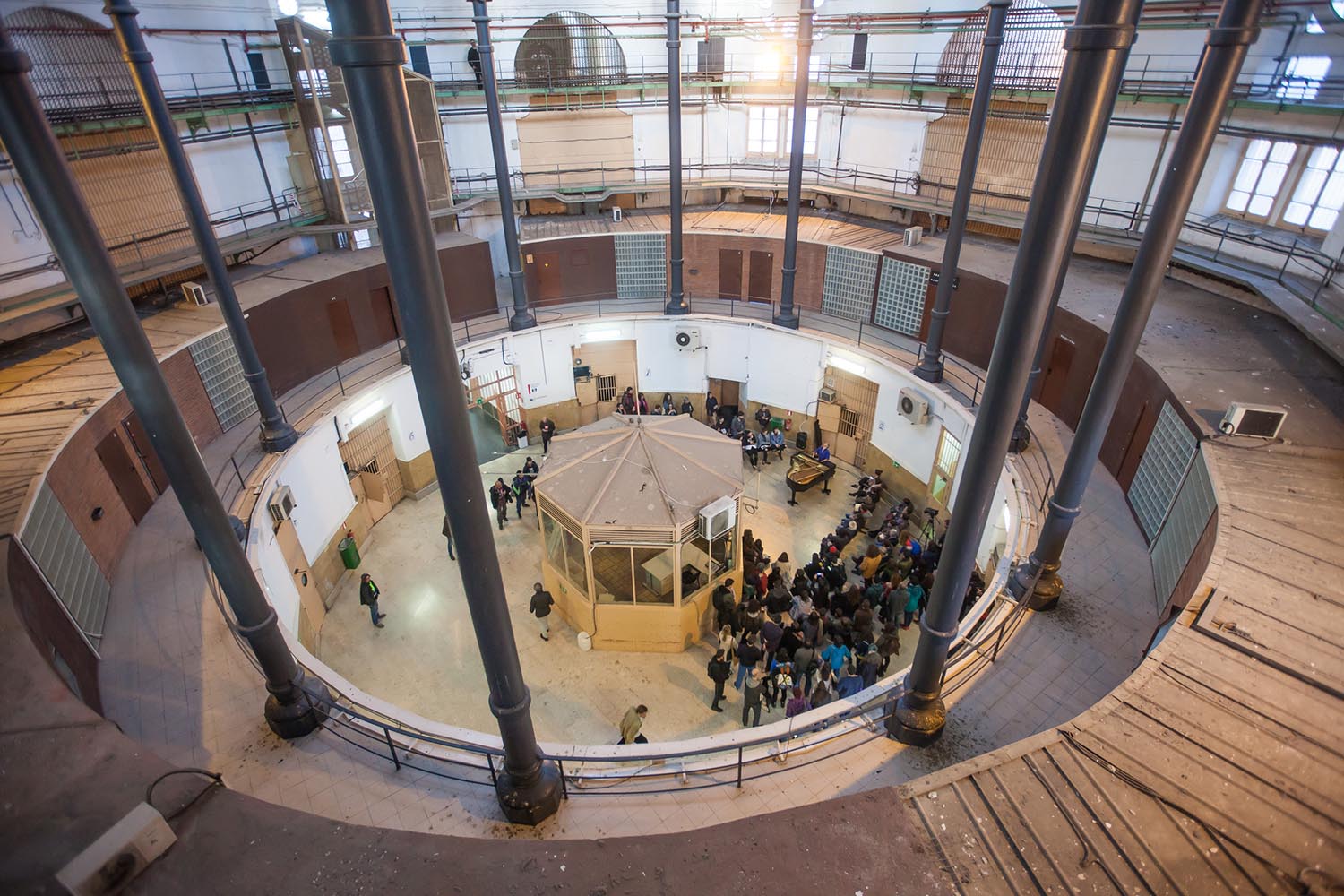 POLITICAOTROS ESCENARIOS POSIBLESVEUS EMMORDASSADES - VOCES AMORDAZADASPRISION MODEL MODELO DE BARCELONALA LIBERTAD DE EXPRESION EN LA PRISIONNO CALLAREMCONCIERTO  DE PIANO SOLOCLARA PEYACOLABORACION VALTONYCFOTO MARTI FRADERA