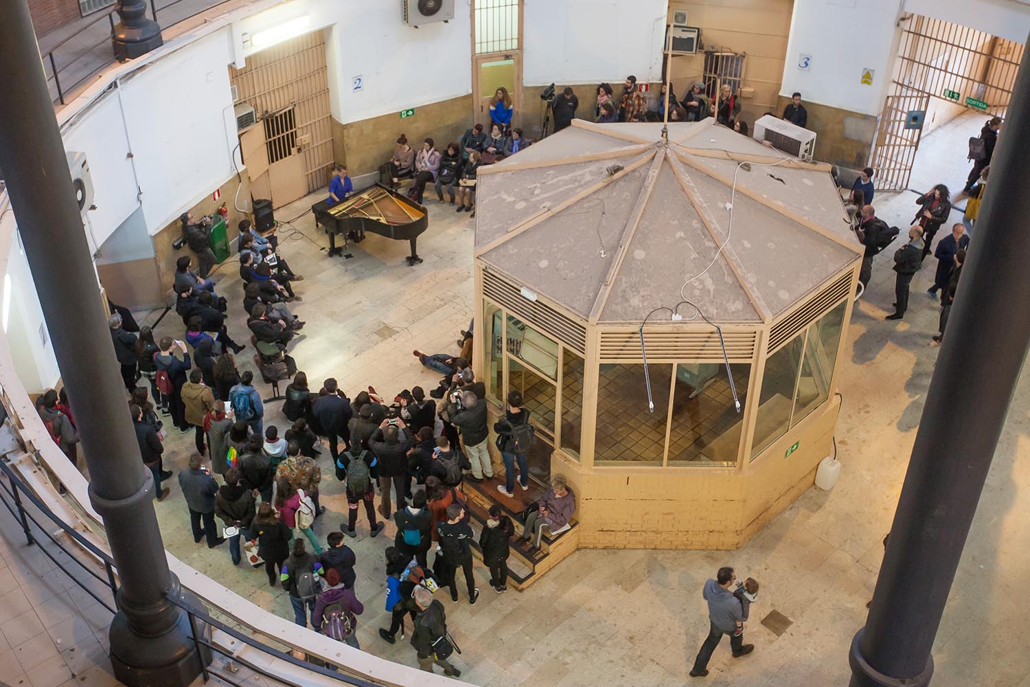 POLITICAOTROS ESCENARIOS POSIBLESVEUS EMMORDASSADES - VOCES AMORDAZADASPRISION MODEL MODELO DE BARCELONALA LIBERTAD DE EXPRESION EN LA PRISIONNO CALLAREMCONCIERTO  DE PIANO SOLOCLARA PEYACOLABORACION VALTONYCFOTO MARTI FRADERA