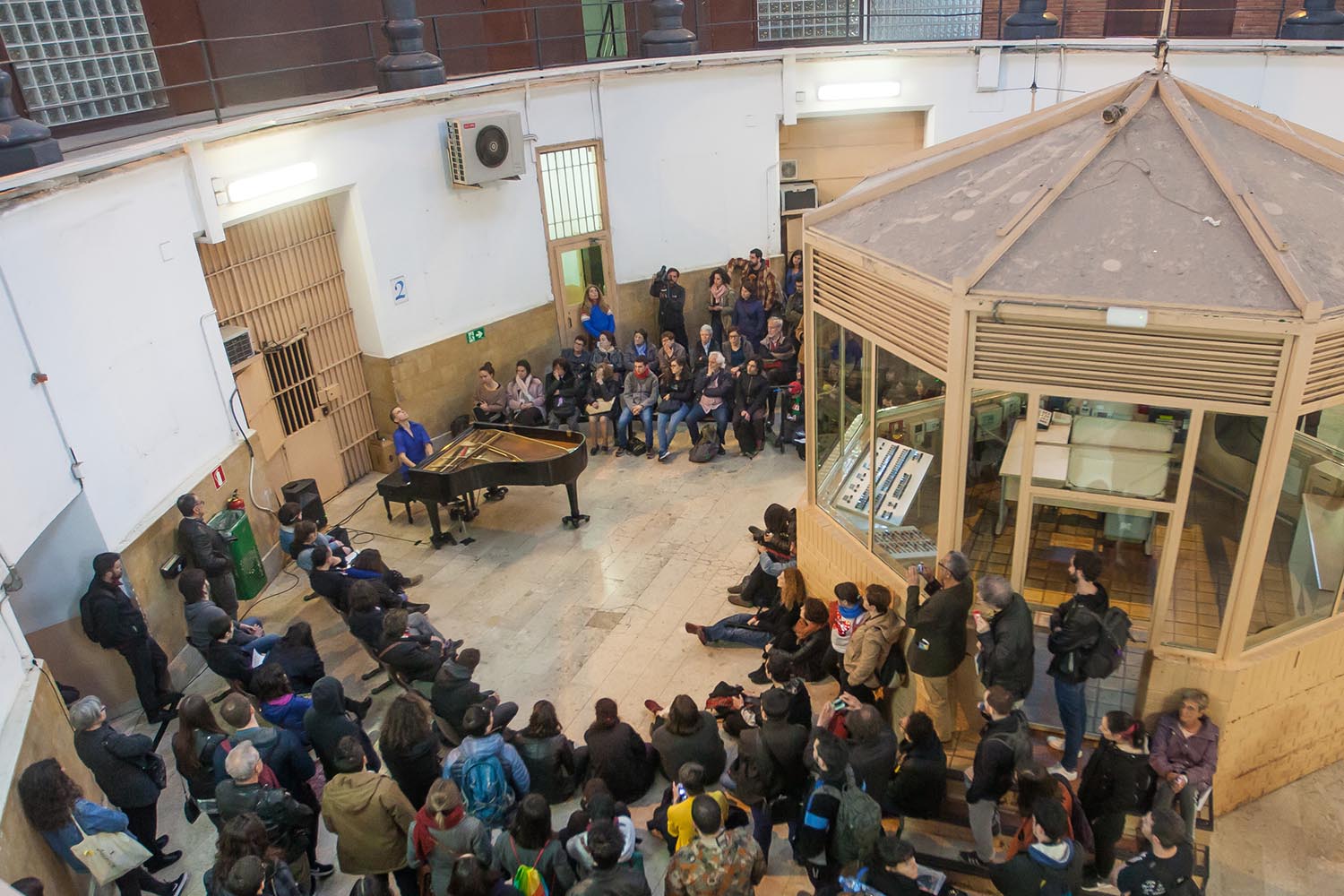 POLITICAOTROS ESCENARIOS POSIBLESVEUS EMMORDASSADES - VOCES AMORDAZADASPRISION MODEL MODELO DE BARCELONALA LIBERTAD DE EXPRESION EN LA PRISIONNO CALLAREMCONCIERTO  DE PIANO SOLOCLARA PEYACOLABORACION VALTONYCFOTO MARTI FRADERA