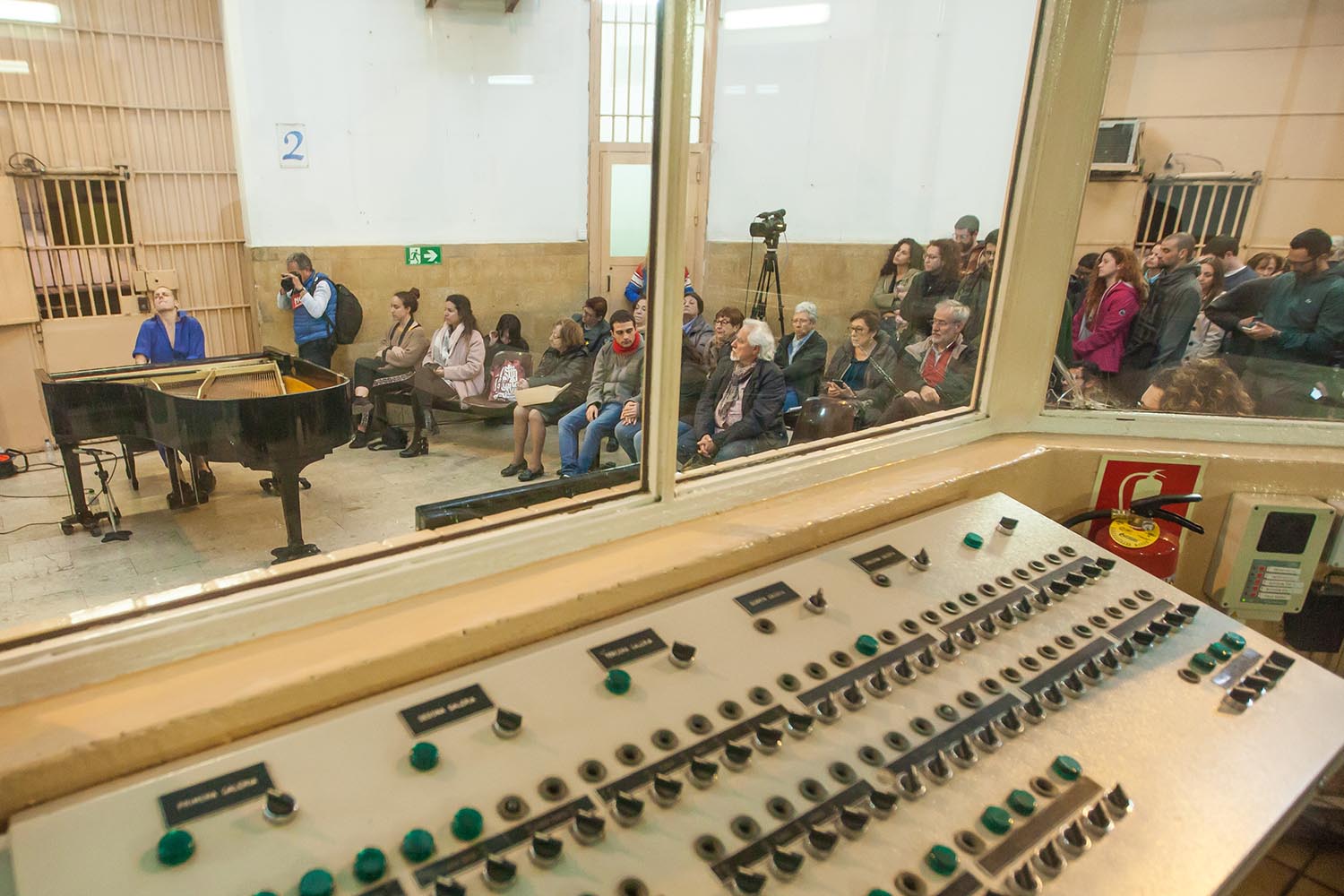 POLITICAOTROS ESCENARIOS POSIBLESVEUS EMMORDASSADES - VOCES AMORDAZADASPRISION MODEL MODELO DE BARCELONALA LIBERTAD DE EXPRESION EN LA PRISIONNO CALLAREMCONCIERTO  DE PIANO SOLOCLARA PEYACOLABORACION VALTONYCFOTO MARTI FRADERA