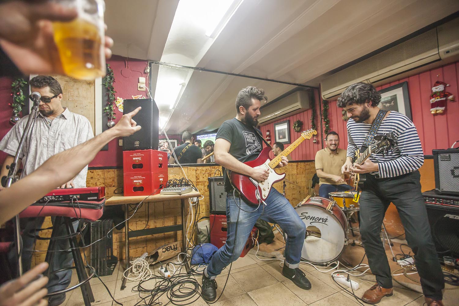 OTROS ESCENARIOS POSIBLES
05-01-2019
JAM GAVIOTERA
JAM SESSION EN LA NOCHE DE REYES EN EL BAR LA GAVIOTA EN GRACIA BARCELONA
FOTO MARTI FRADERA