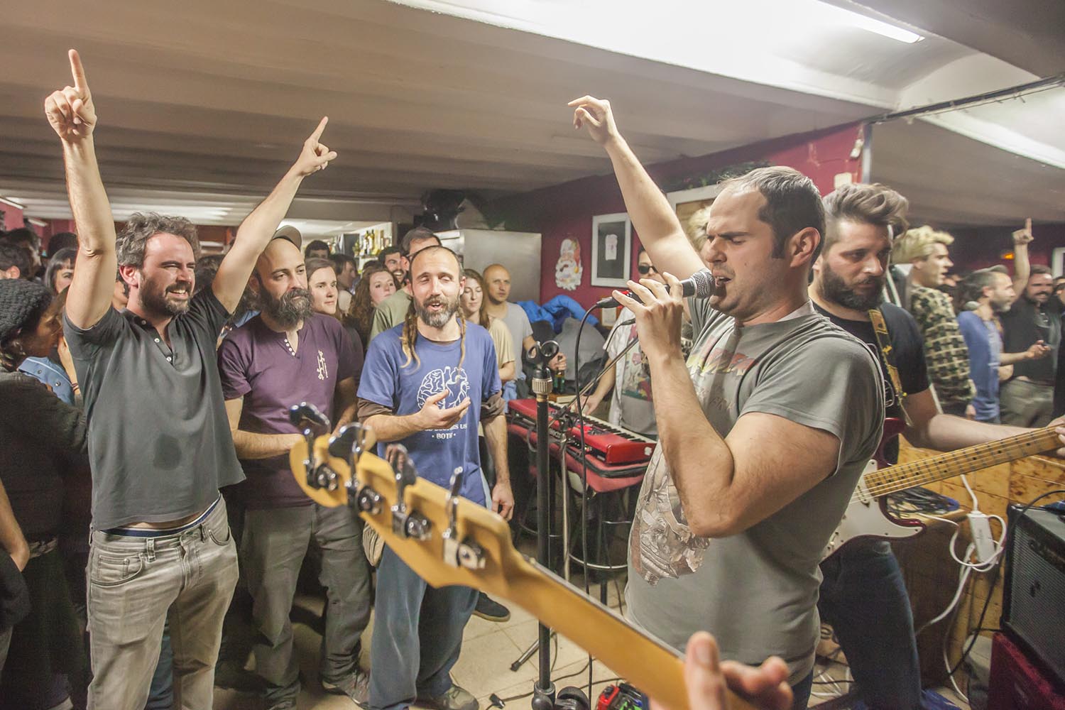 OTROS ESCENARIOS POSIBLES
05-01-2019
JAM GAVIOTERA
JAM SESSION EN LA NOCHE DE REYES EN EL BAR LA GAVIOTA EN GRACIA BARCELONA
FOTO MARTI FRADERA