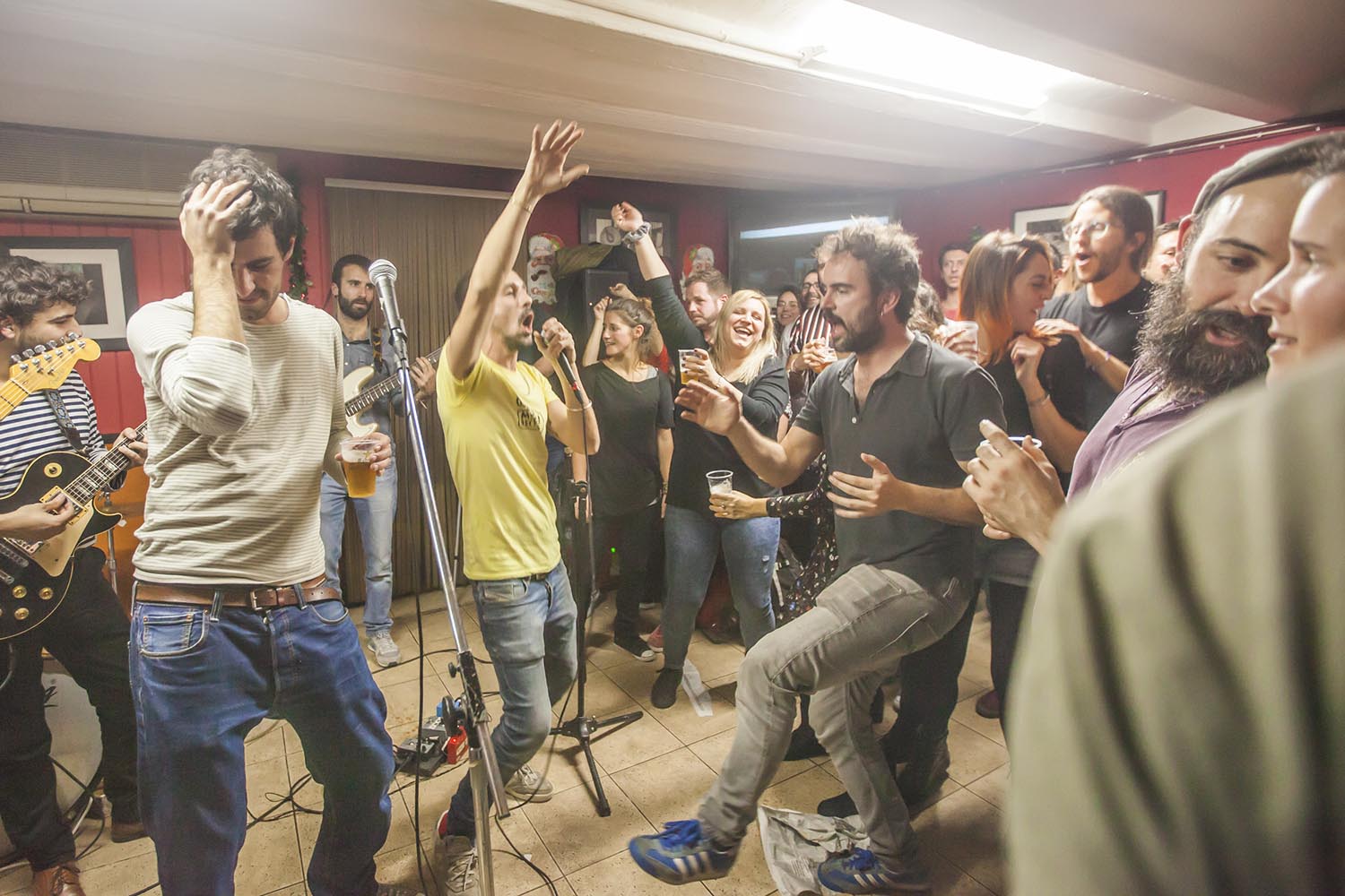 OTROS ESCENARIOS POSIBLES
05-01-2019
JAM GAVIOTERA
JAM SESSION EN LA NOCHE DE REYES EN EL BAR LA GAVIOTA EN GRACIA BARCELONA
FOTO MARTI FRADERA