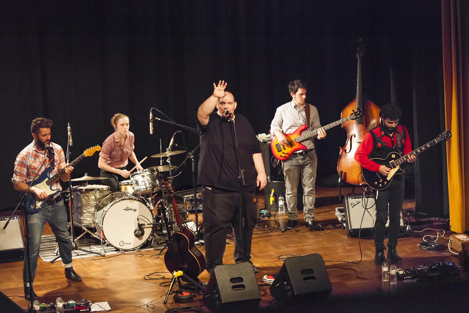 OTROS ESCENARIOS POSIBLES
EL CONJUNTO A CONTRA BLUES - ACONTRA BLUES - ACTUA EN EL FESTIVAL BARCELONA DISTRICTE CULTURAL - CIRCUITO CULTURAL EN LOS BARRIOS - EN EL CASAL DE LA FONT DEN FARGUES - HORTA - EN BARCELONA
FOTO MARTI FRADERA