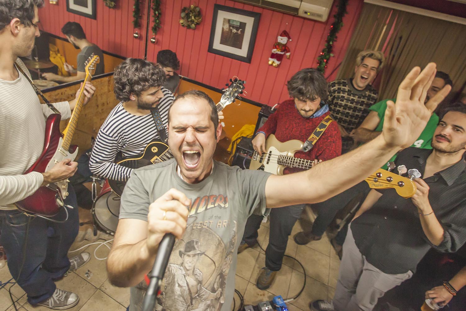 OTROS ESCENARIOS POSIBLES
05-01-2019
JAM GAVIOTERA
JAM SESSION EN LA NOCHE DE REYES EN EL BAR LA GAVIOTA EN GRACIA BARCELONA
FOTO MARTI FRADERA