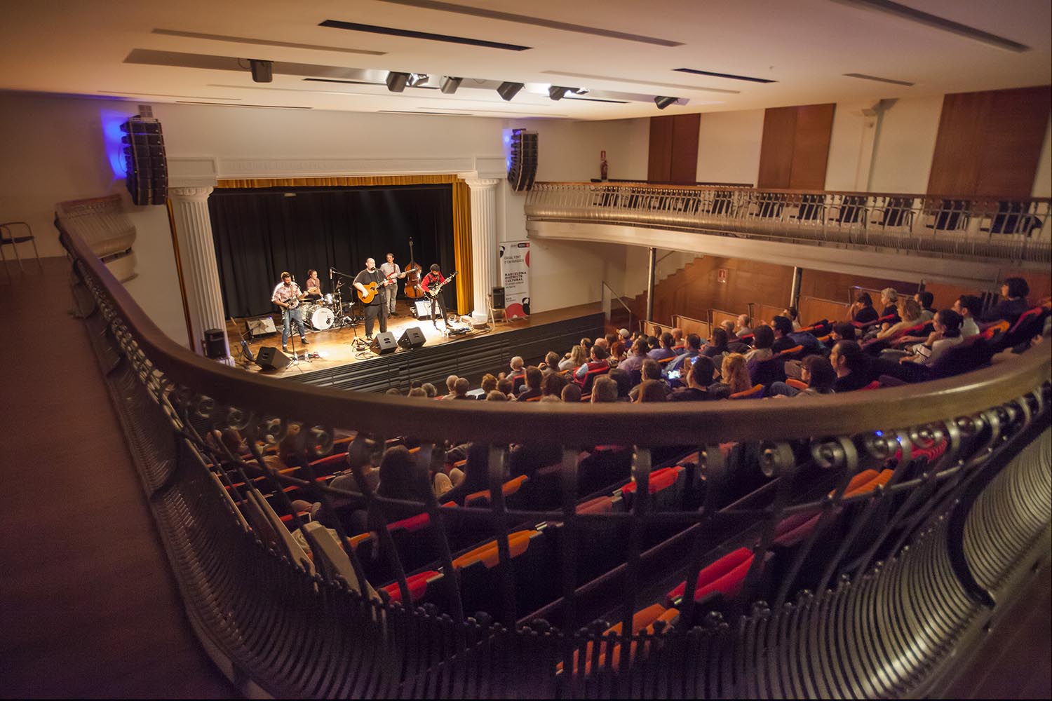 OTROS ESCENARIOS POSIBLES
EL CONJUNTO A CONTRA BLUES - ACONTRA BLUES - ACTUA EN EL FESTIVAL BARCELONA DISTRICTE CULTURAL - CIRCUITO CULTURAL EN LOS BARRIOS - EN EL CASAL DE LA FONT DEN FARGUES - HORTA - EN BARCELONA
FOTO MARTI FRADERA