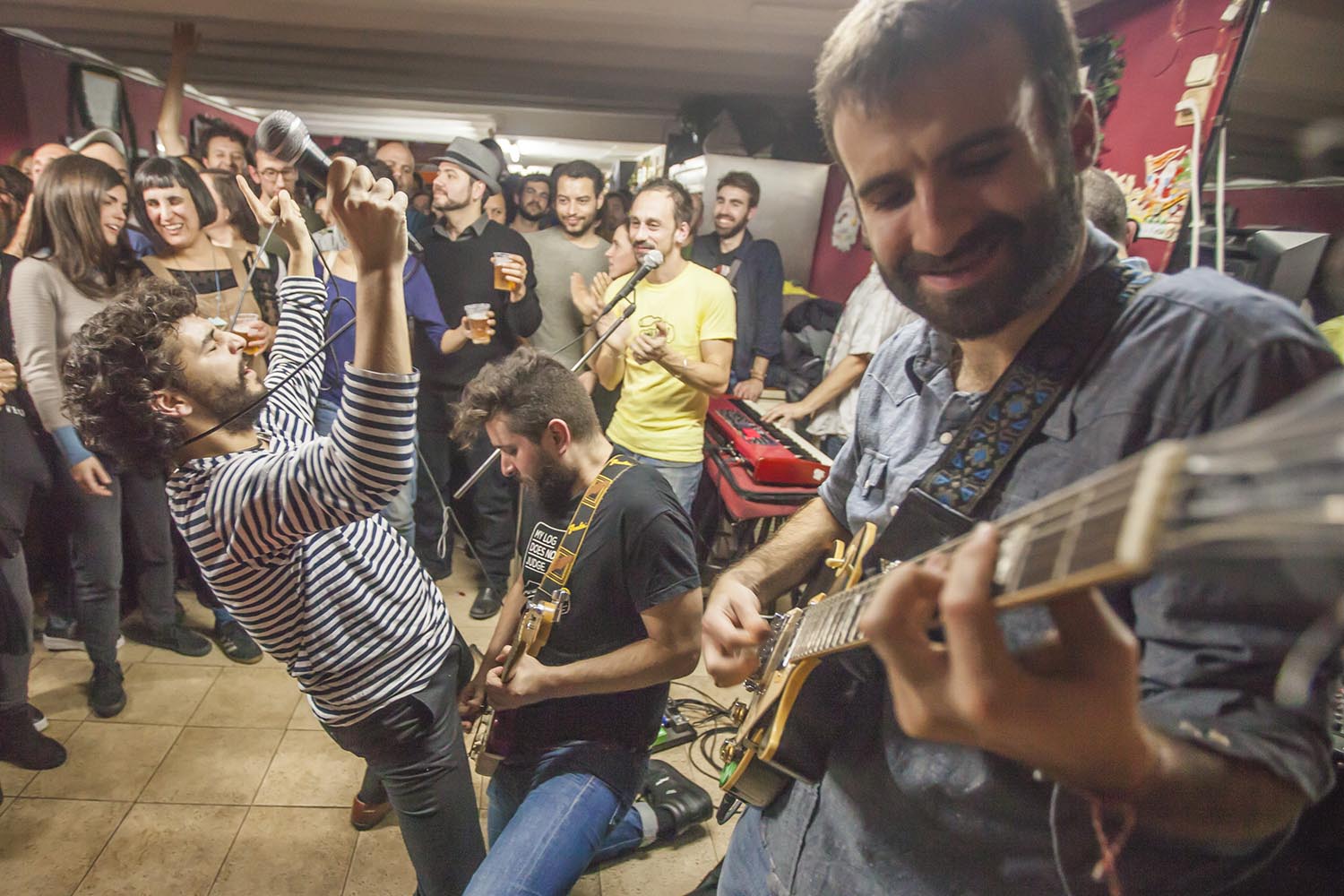 OTROS ESCENARIOS POSIBLES
05-01-2019
JAM GAVIOTERA
JAM SESSION EN LA NOCHE DE REYES EN EL BAR LA GAVIOTA EN GRACIA BARCELONA
FOTO MARTI FRADERA