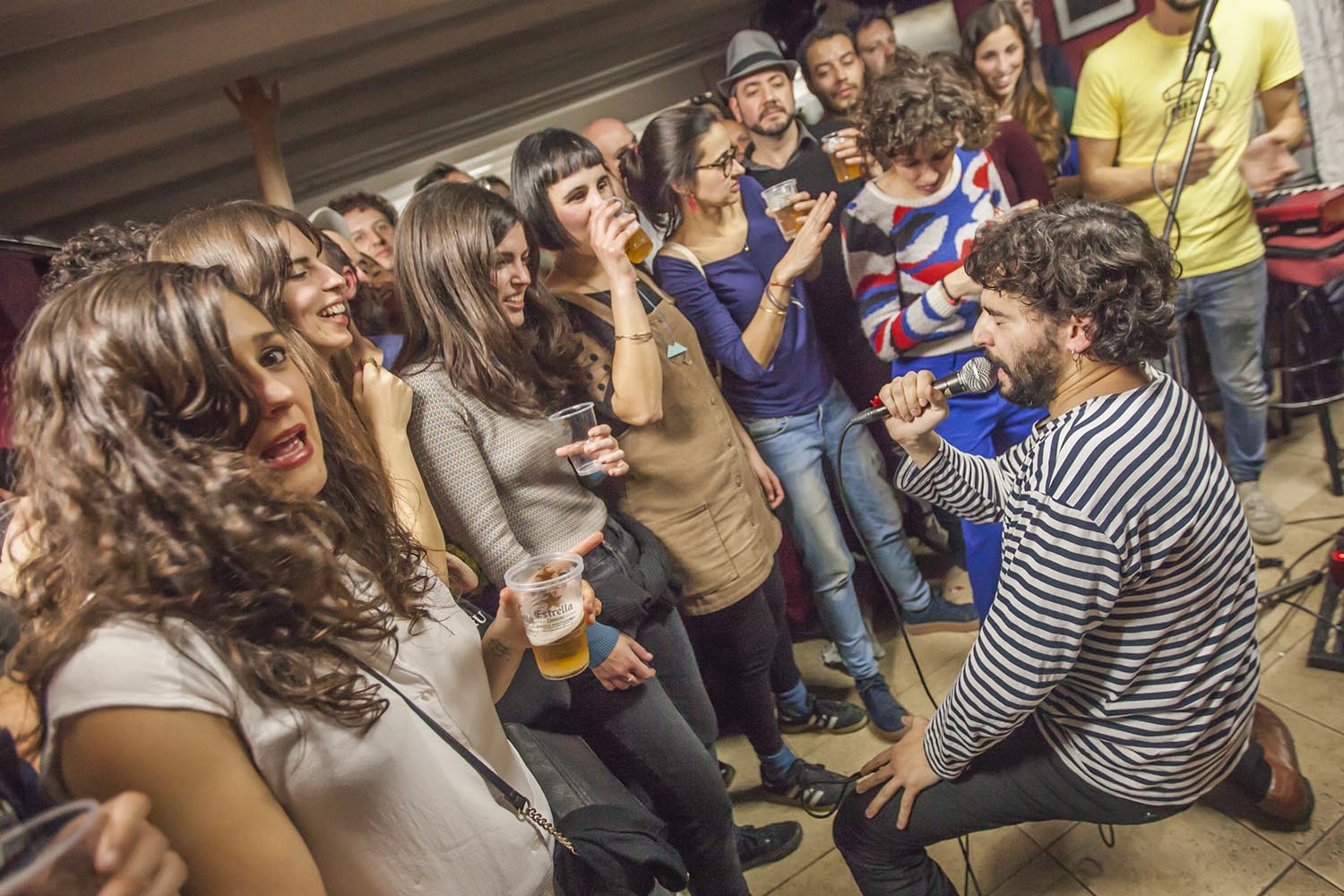 OTROS ESCENARIOS POSIBLES
05-01-2019
JAM GAVIOTERA
JAM SESSION EN LA NOCHE DE REYES EN EL BAR LA GAVIOTA EN GRACIA BARCELONA
FOTO MARTI FRADERA