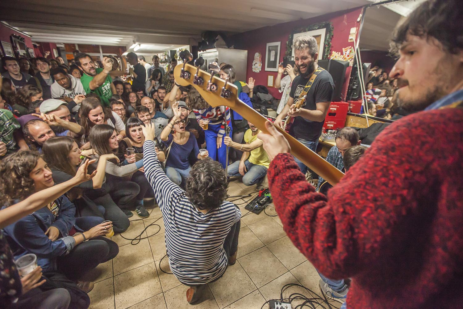 OTROS ESCENARIOS POSIBLES
05-01-2019
JAM GAVIOTERA
JAM SESSION EN LA NOCHE DE REYES EN EL BAR LA GAVIOTA EN GRACIA BARCELONA
FOTO MARTI FRADERA