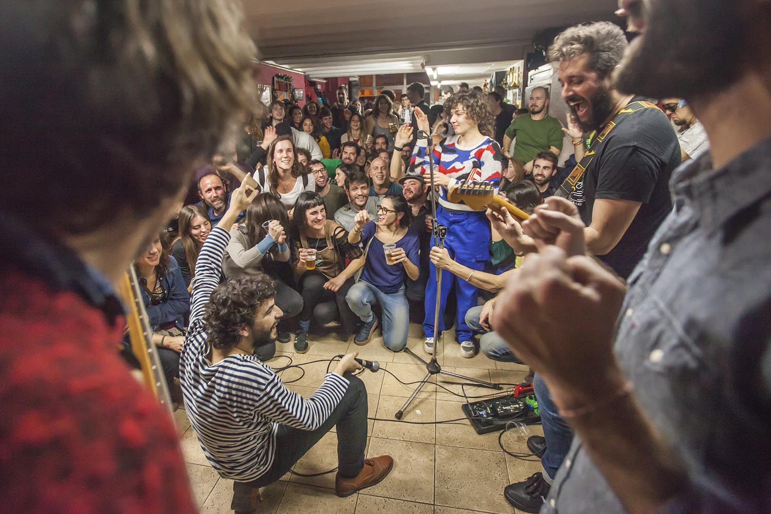 OTROS ESCENARIOS POSIBLES
05-01-2019
JAM GAVIOTERA
JAM SESSION EN LA NOCHE DE REYES EN EL BAR LA GAVIOTA EN GRACIA BARCELONA
FOTO MARTI FRADERA