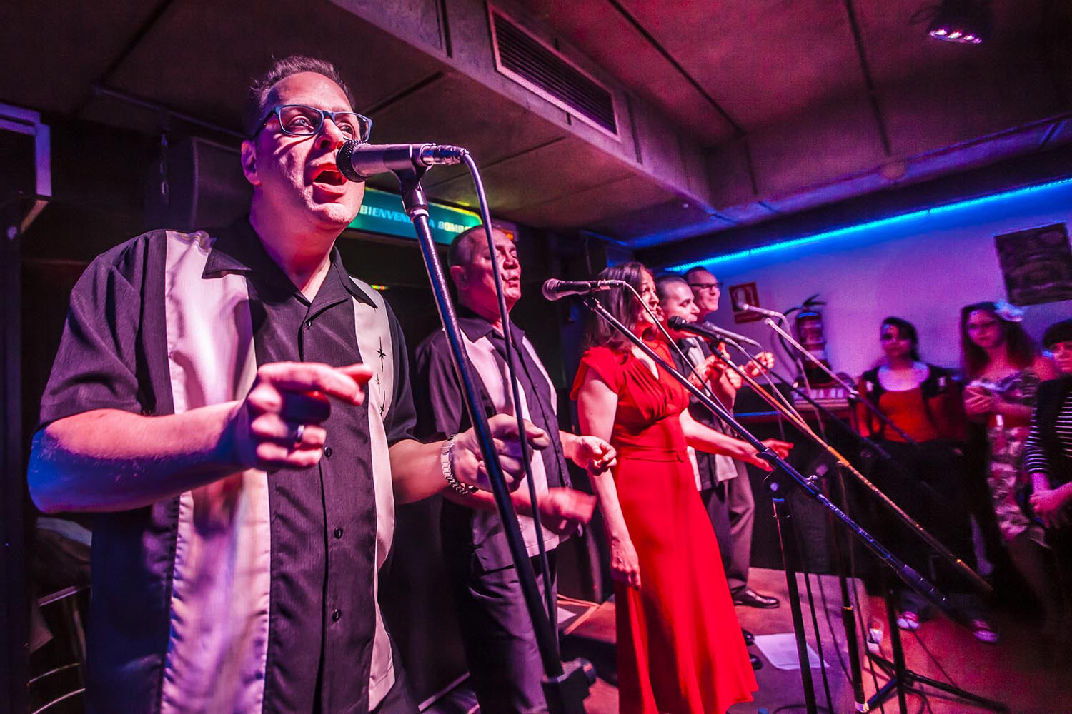 ICULT
OTROS ESCENARIOS POSIBLES
16-02-2019

CONCIERTO DE GRUPO DE DOO WOP THE CHAPERALS EN LA SALA NEW URNDERGROUND EN SANTS BARCELONA

FOTO MARTI FRADERA