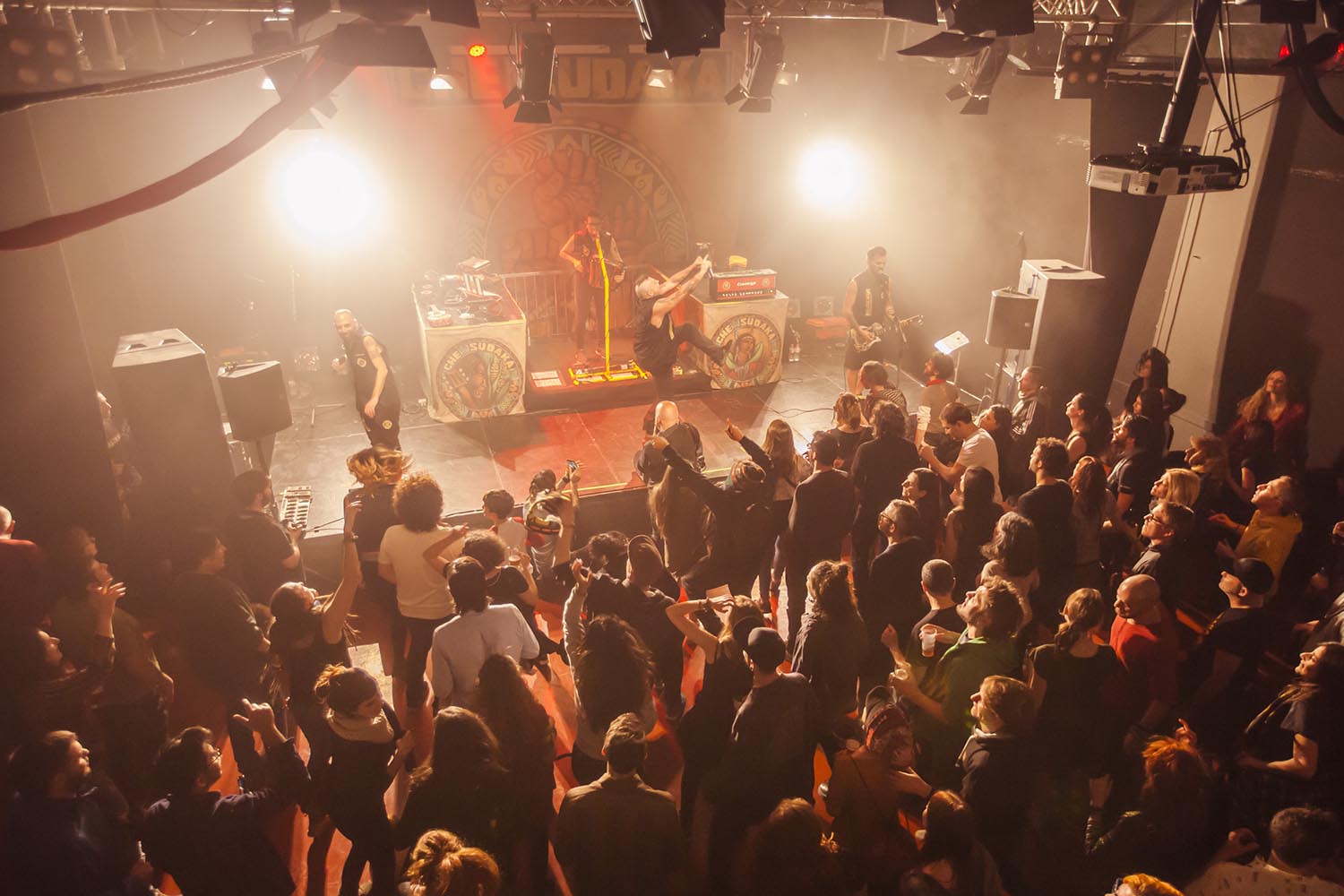 OTROS ESCENARIOS POSIBLES12/01/2019CONCIERTO GRUPO CHE SUDAKA EN ESPAI JOVE BOCA NORD DEL CARMEL BARCELONAVIDEO:  https://youtu.be/Is5EkOpNudoFOTO MARTI FRADERA