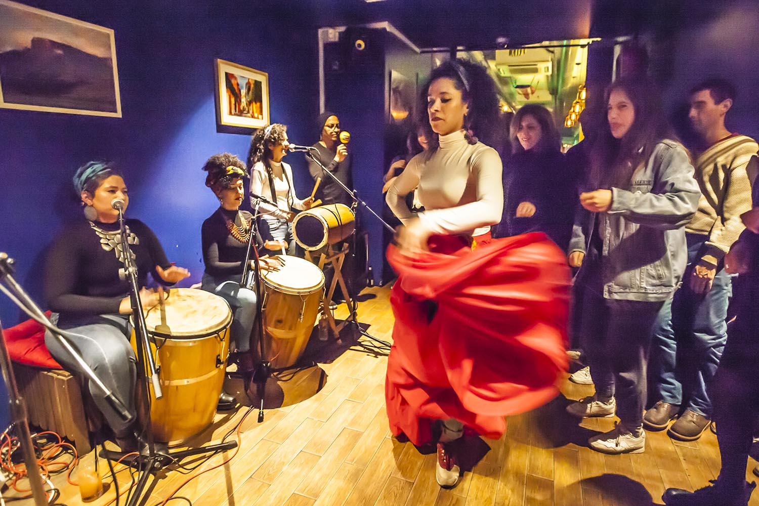 ICULT OTROS ESCENARIOS POSIBLES
09-03-2019
CONCIERTO DEL GRUPO DE PERCUSION PUERTORRIQUEÑA MANCHA ' E PLATANO EN EL BAR AGUANILE EN EL POBLE SEC BARCELONA
FOTO MARTI FRADERA